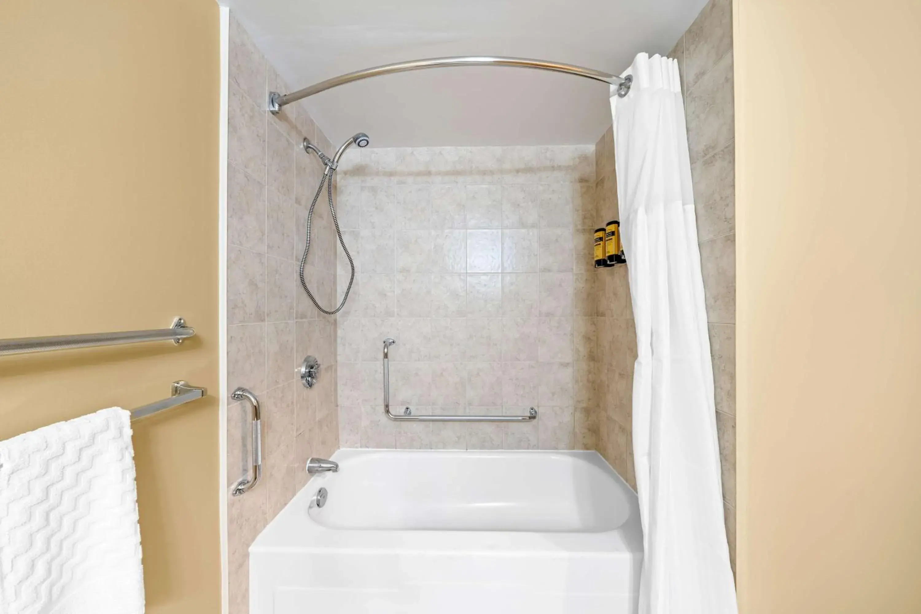 Bathroom in Best Western Plus Mariposa Inn & Conference Centre Bathroom in Best Western Plus Mariposa Inn & Conference Centre