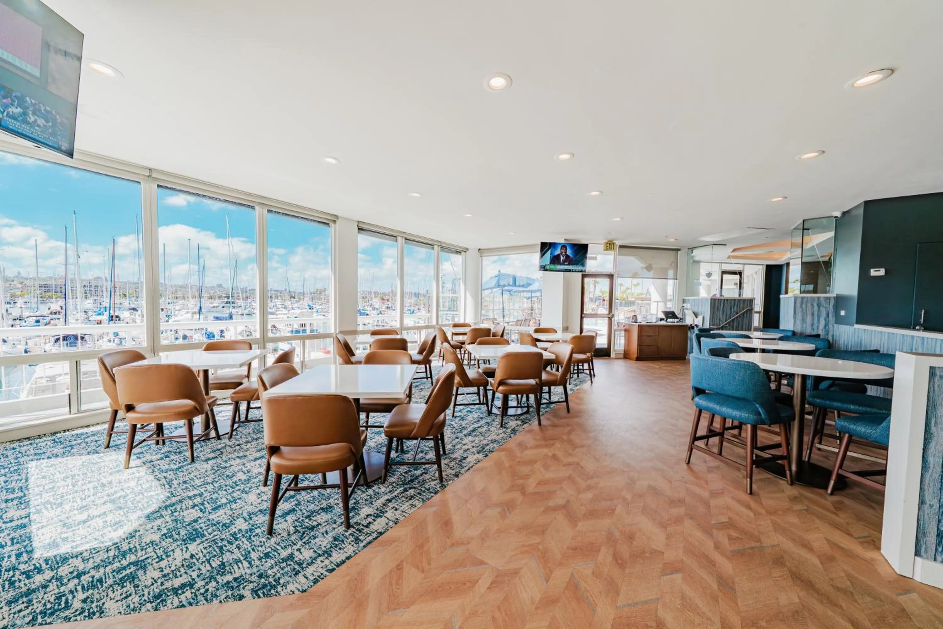 Restaurant/places to eat in Bay Club Hotel and Marina