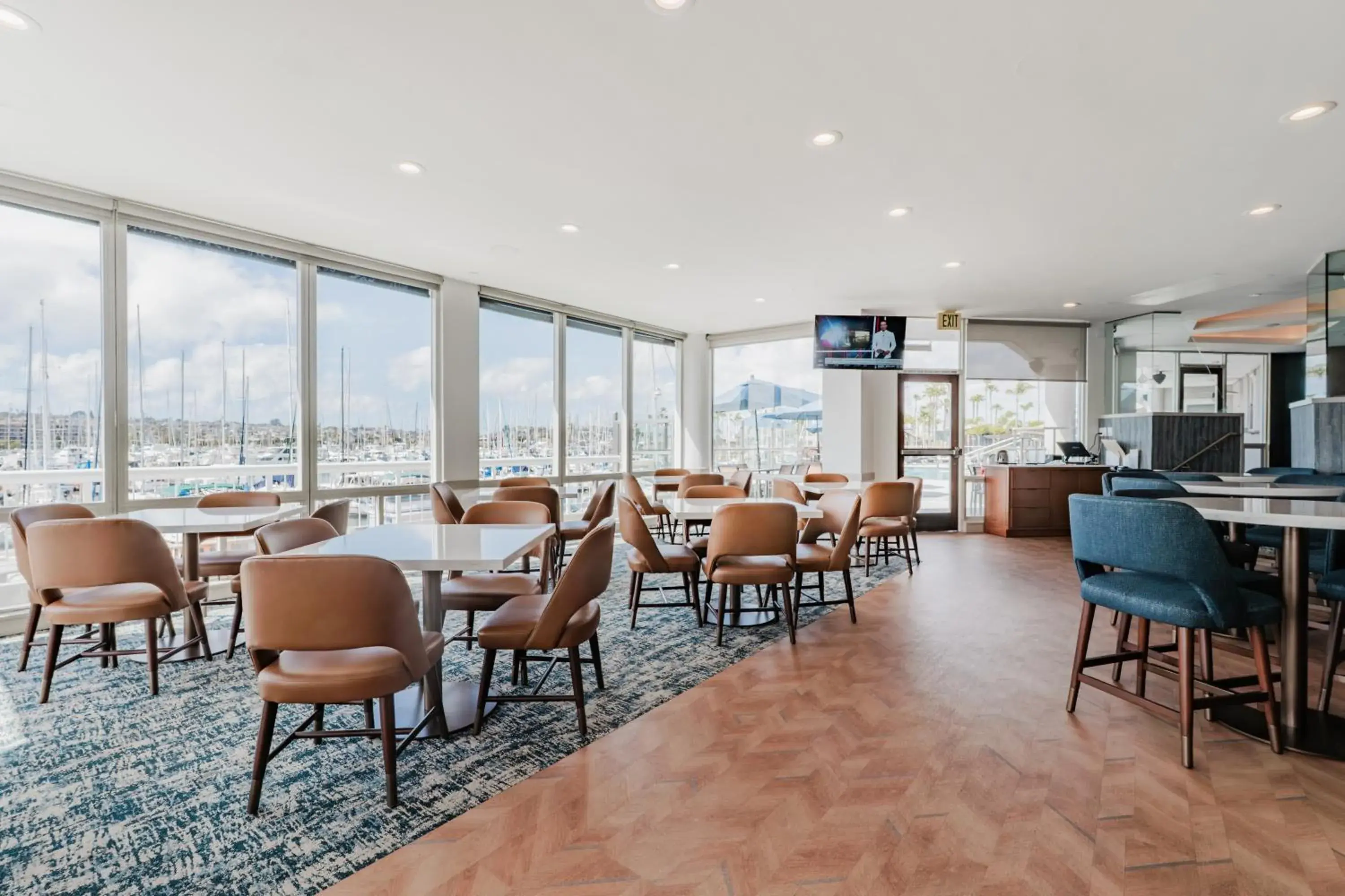 Restaurant/places to eat in Bay Club Hotel and Marina Restaurant/places to eat in Bay Club Hotel and Marina