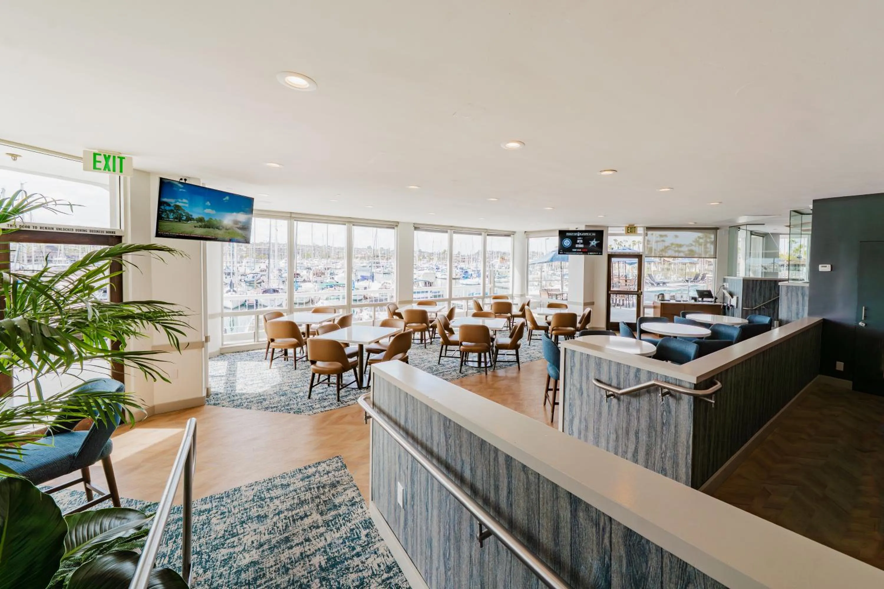 Restaurant/places to eat in Bay Club Hotel and Marina