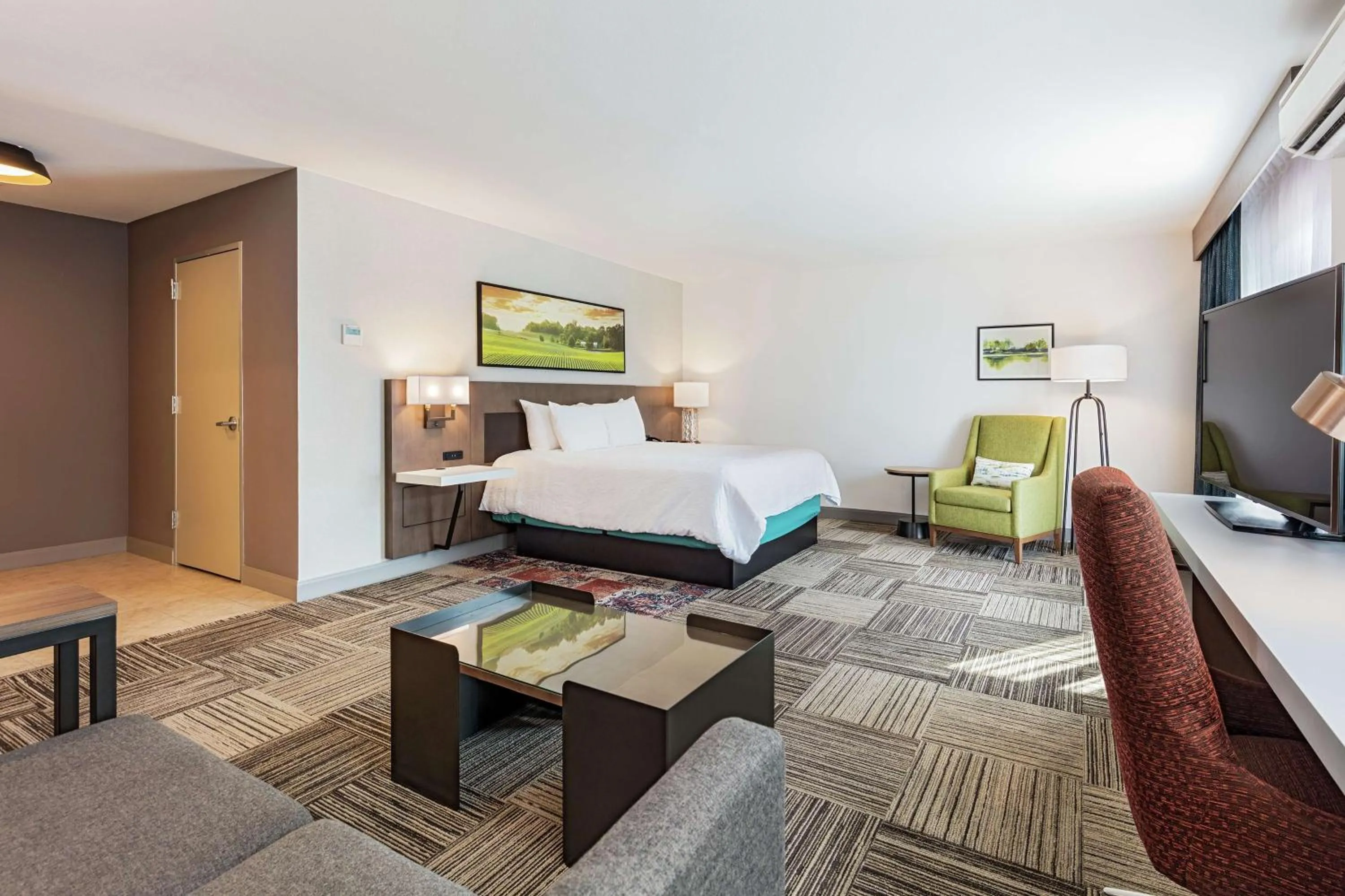 Bedroom, Bed in Hilton Garden Inn Davis Downtown