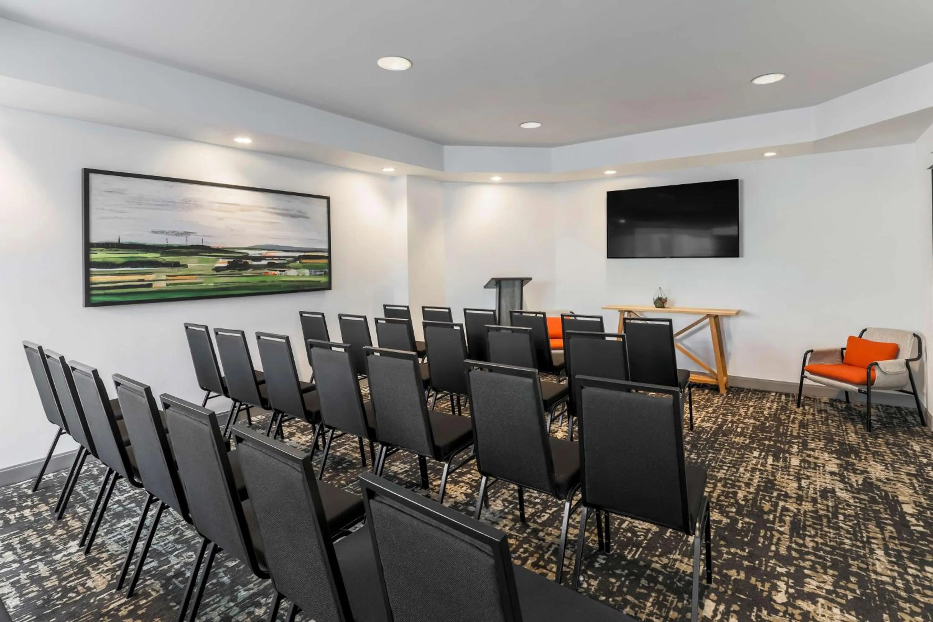 Photo of the whole room in Hilton Garden Inn Davis Downtown