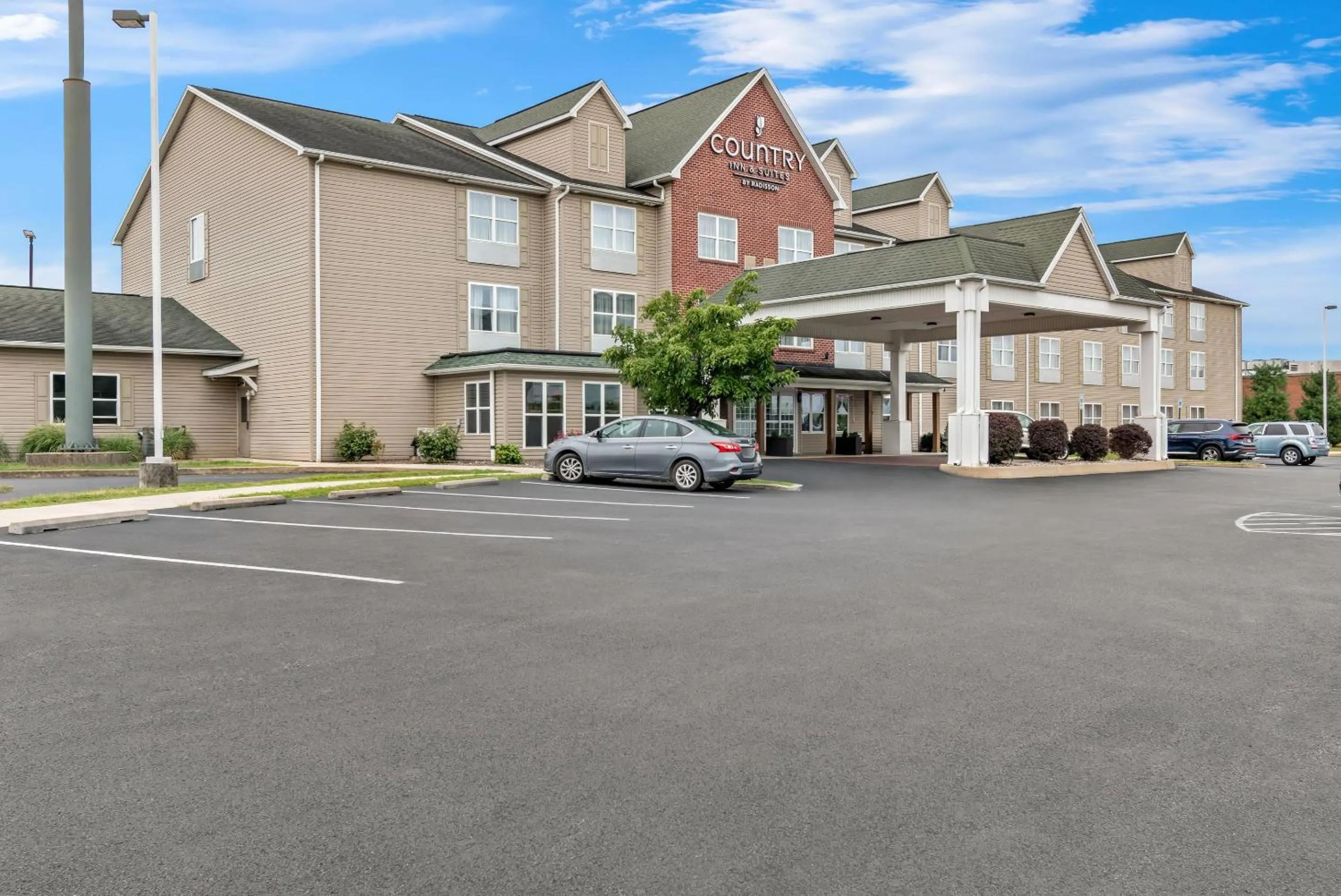 Property building in Country Inn & Suites by Radisson, Chambersburg, PA