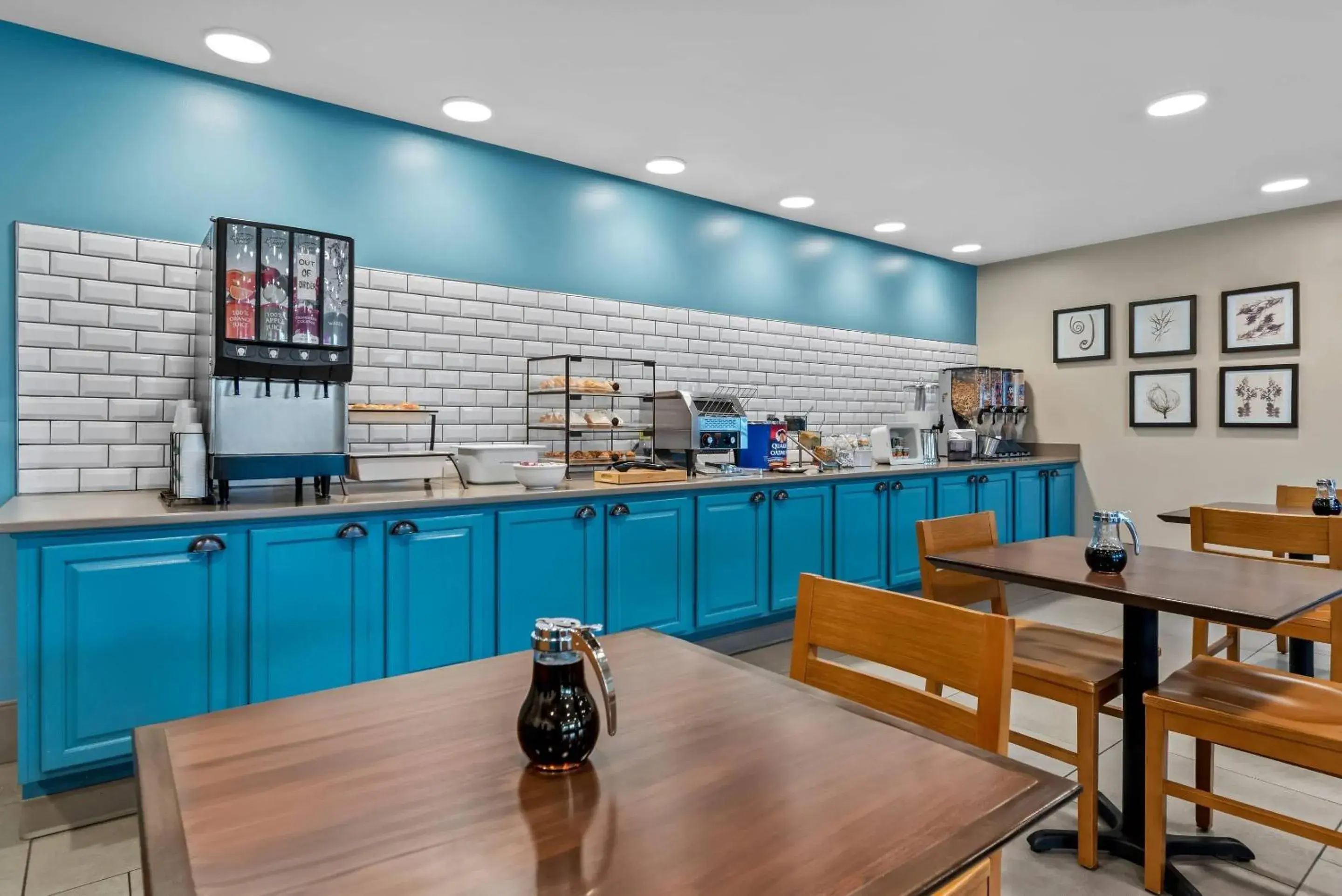 Breakfast in Country Inn & Suites by Radisson, Chambersburg, PA Breakfast in Country Inn & Suites by Radisson, Chambersburg, PA