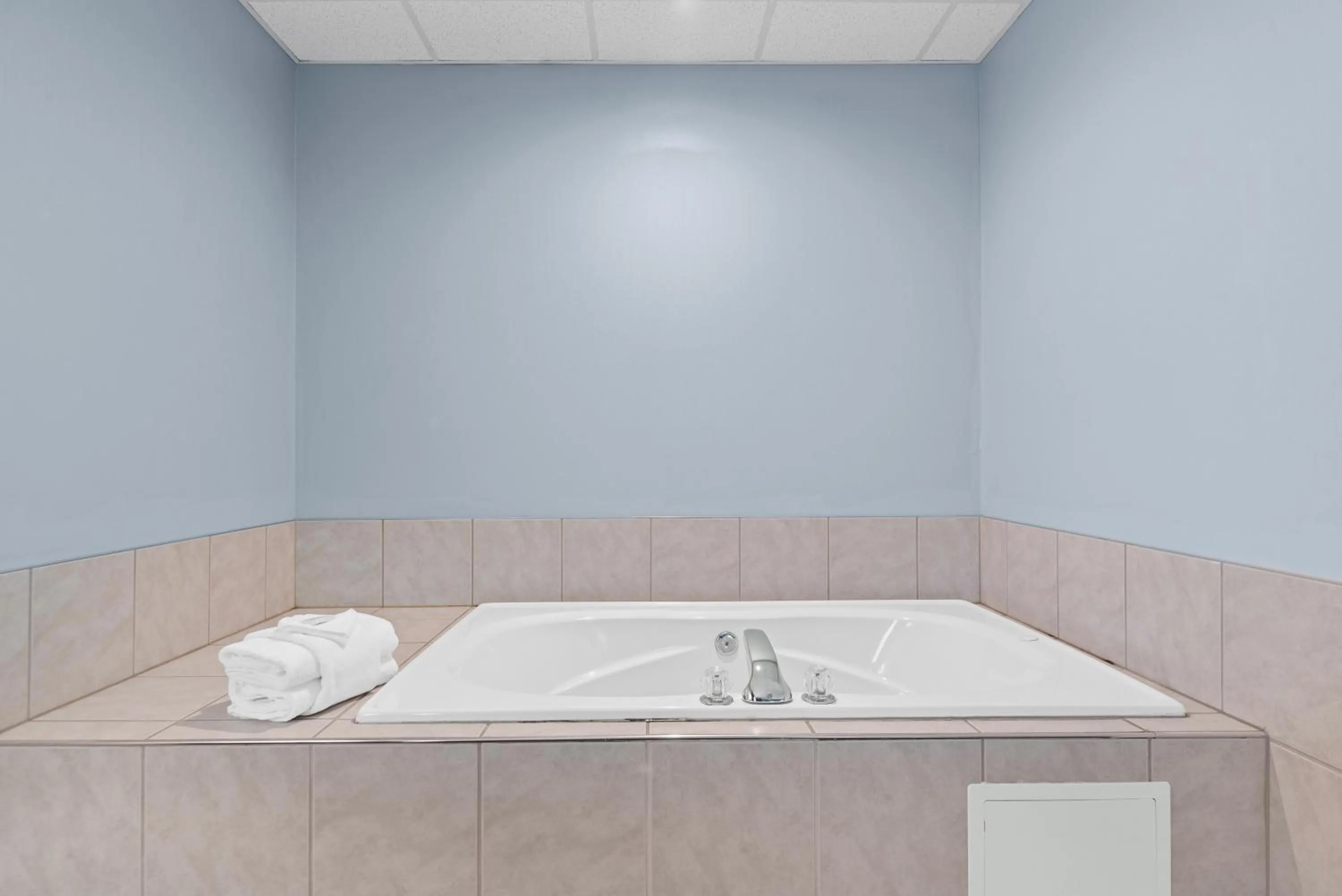 Elevation Inn & Suites, Trademark Collection by Wyndham