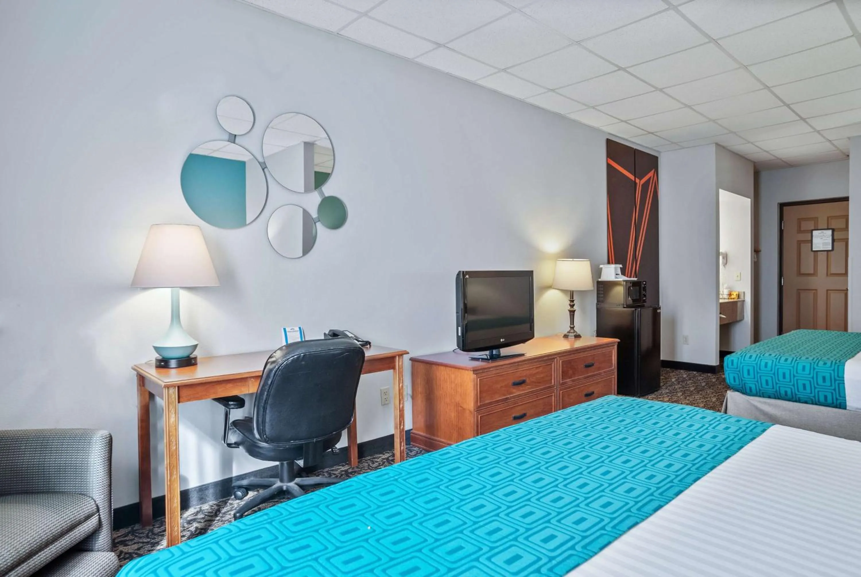Photo of the whole room, Bed in Elevation Inn & Suites, Trademark Collection by Wyndham