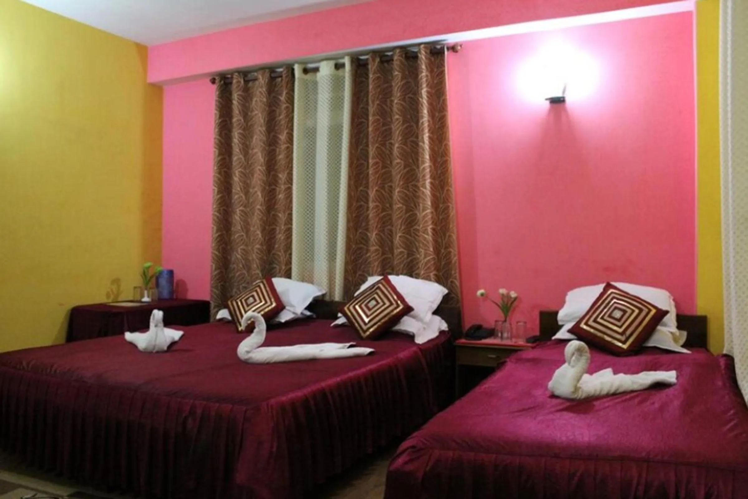 Bed in StayApart - Sikkim Regency