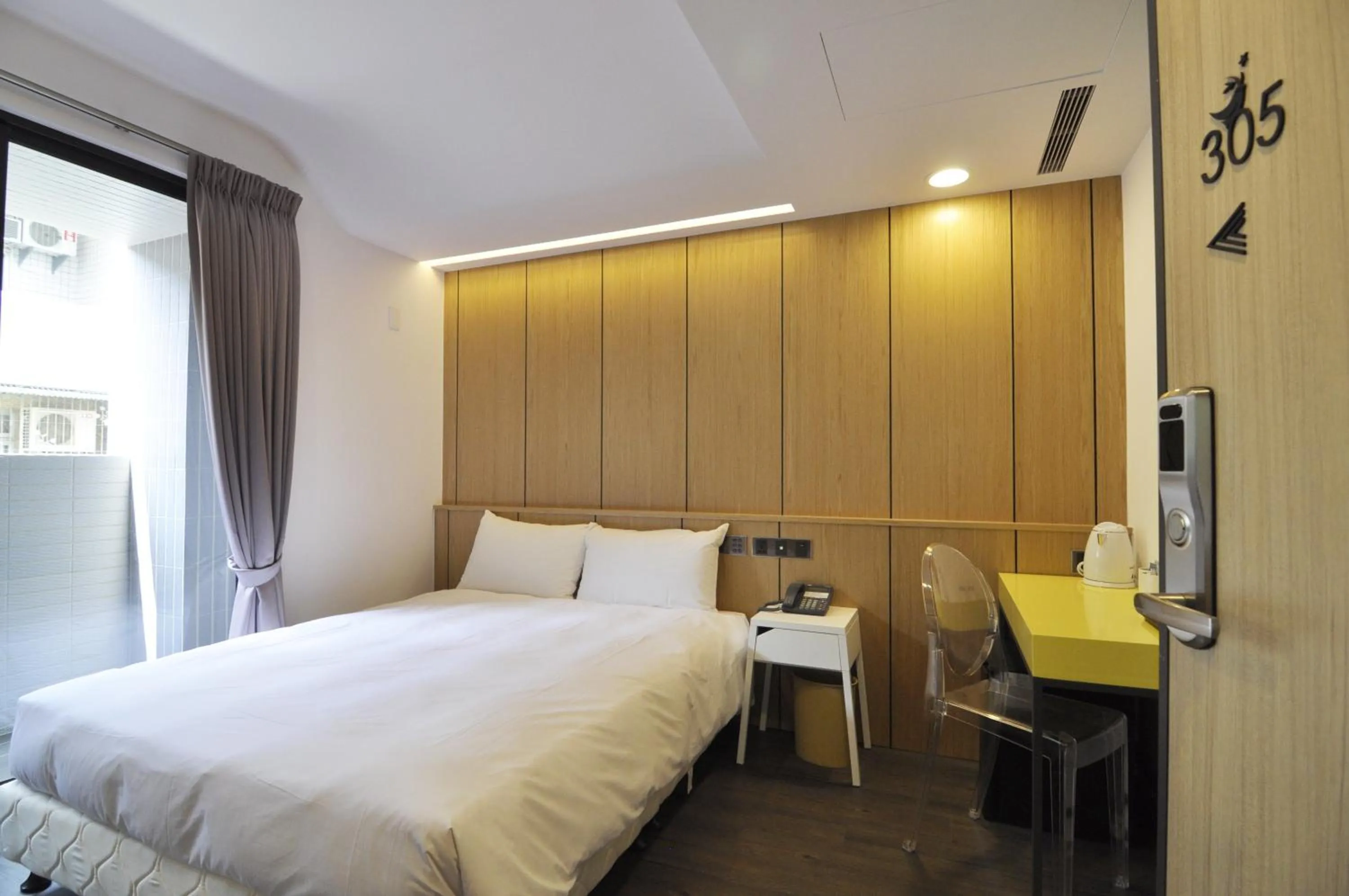 Property building, Bed in 逢甲25行館Fengjia 25 Hotel