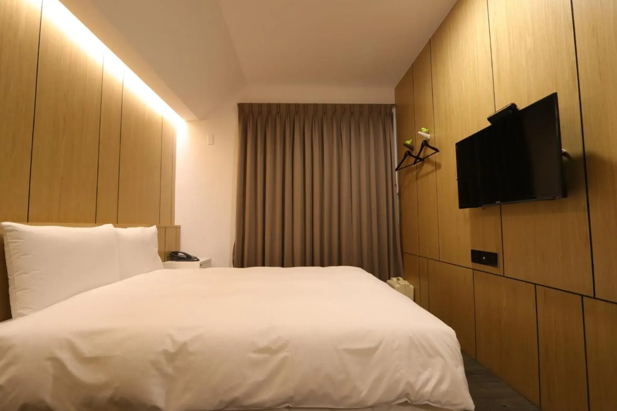 People, Bed in 逢甲25行館Fengjia 25 Hotel People, Bed in 逢甲25行館Fengjia 25 Hotel