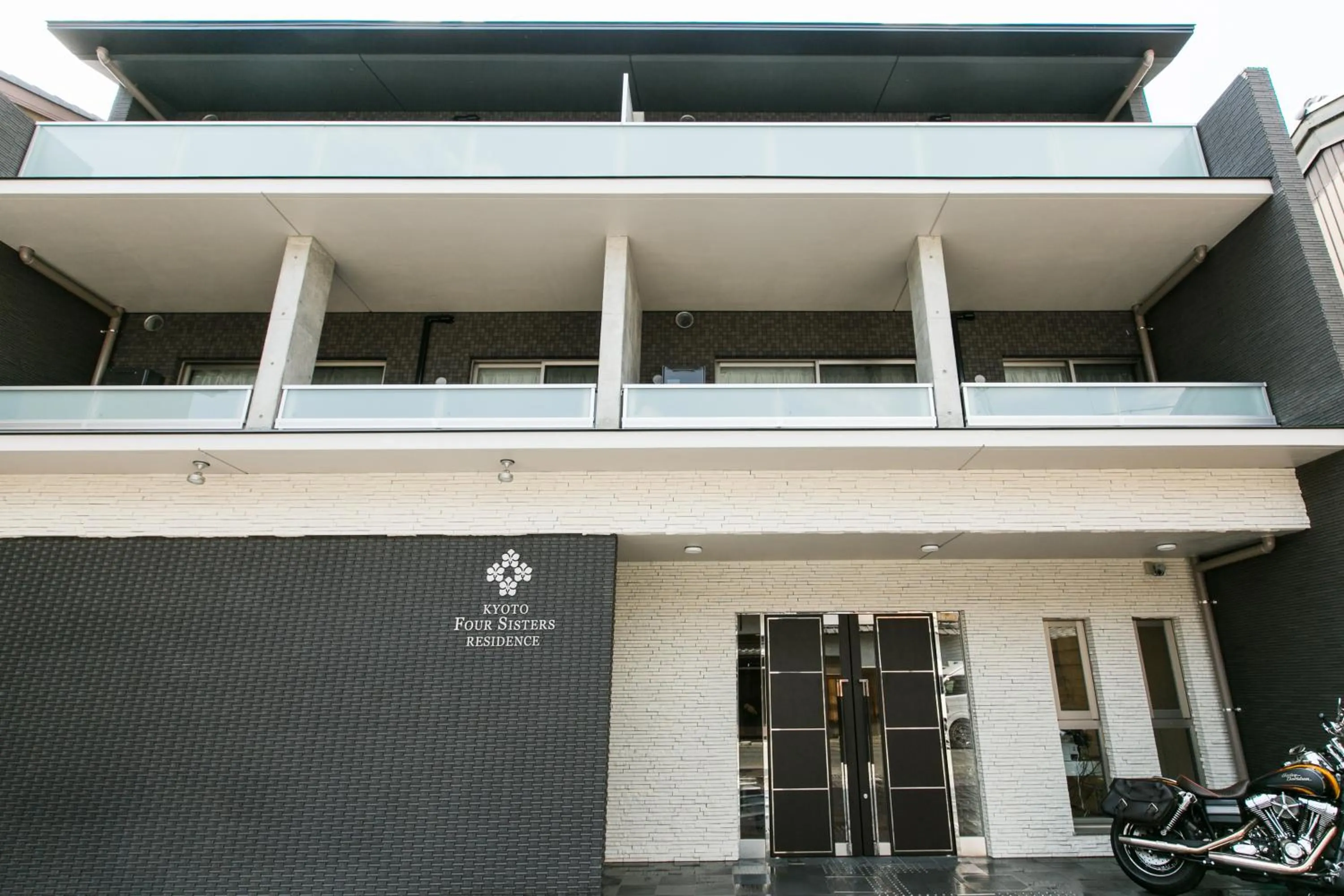 Facade/entrance in Kyoto Four Sisters Residence