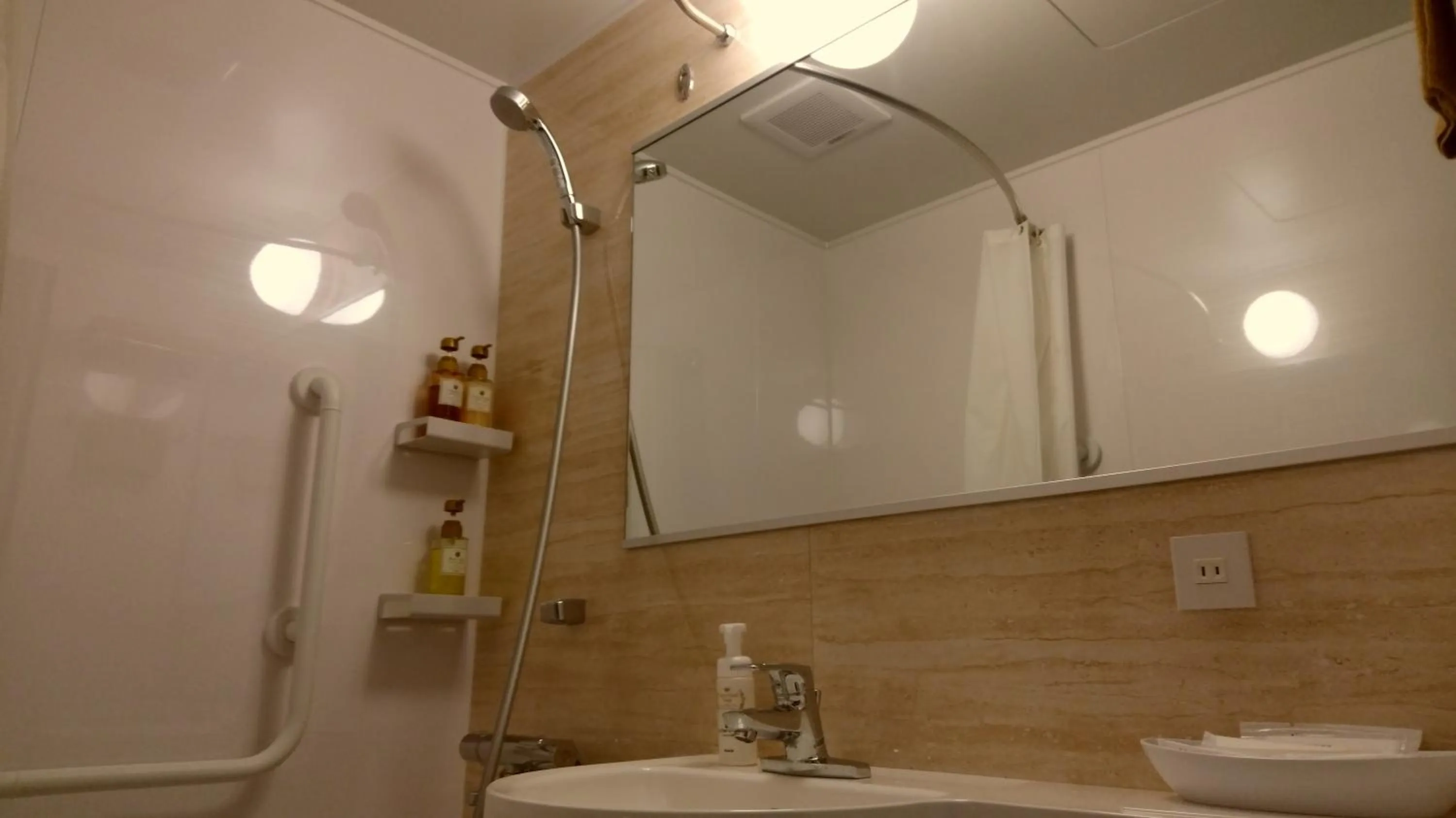 Photo of the whole room in Ueno First City Hotel