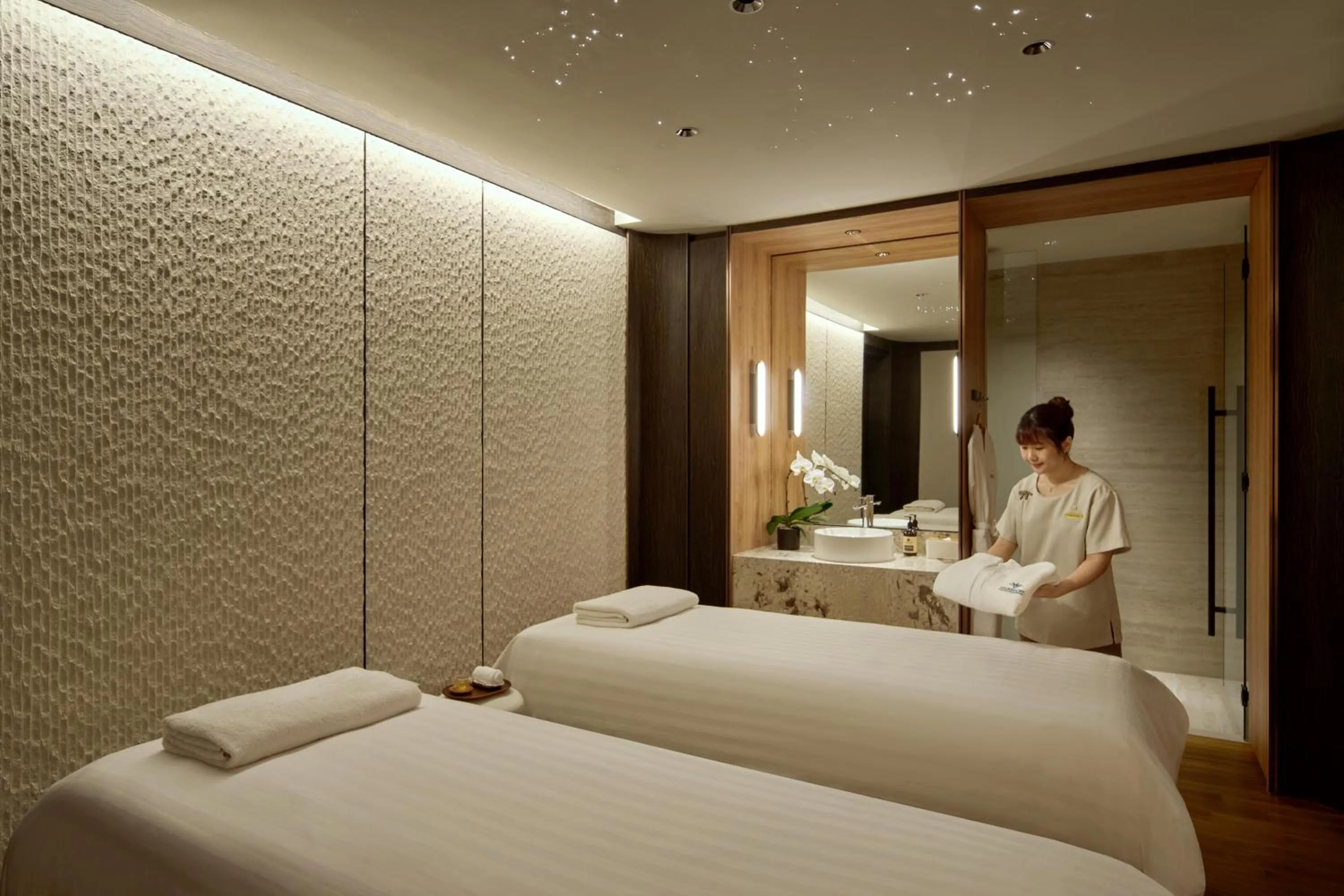 Spa and wellness centre/facilities, Bed in PARKROYAL on Beach Road, Singapore