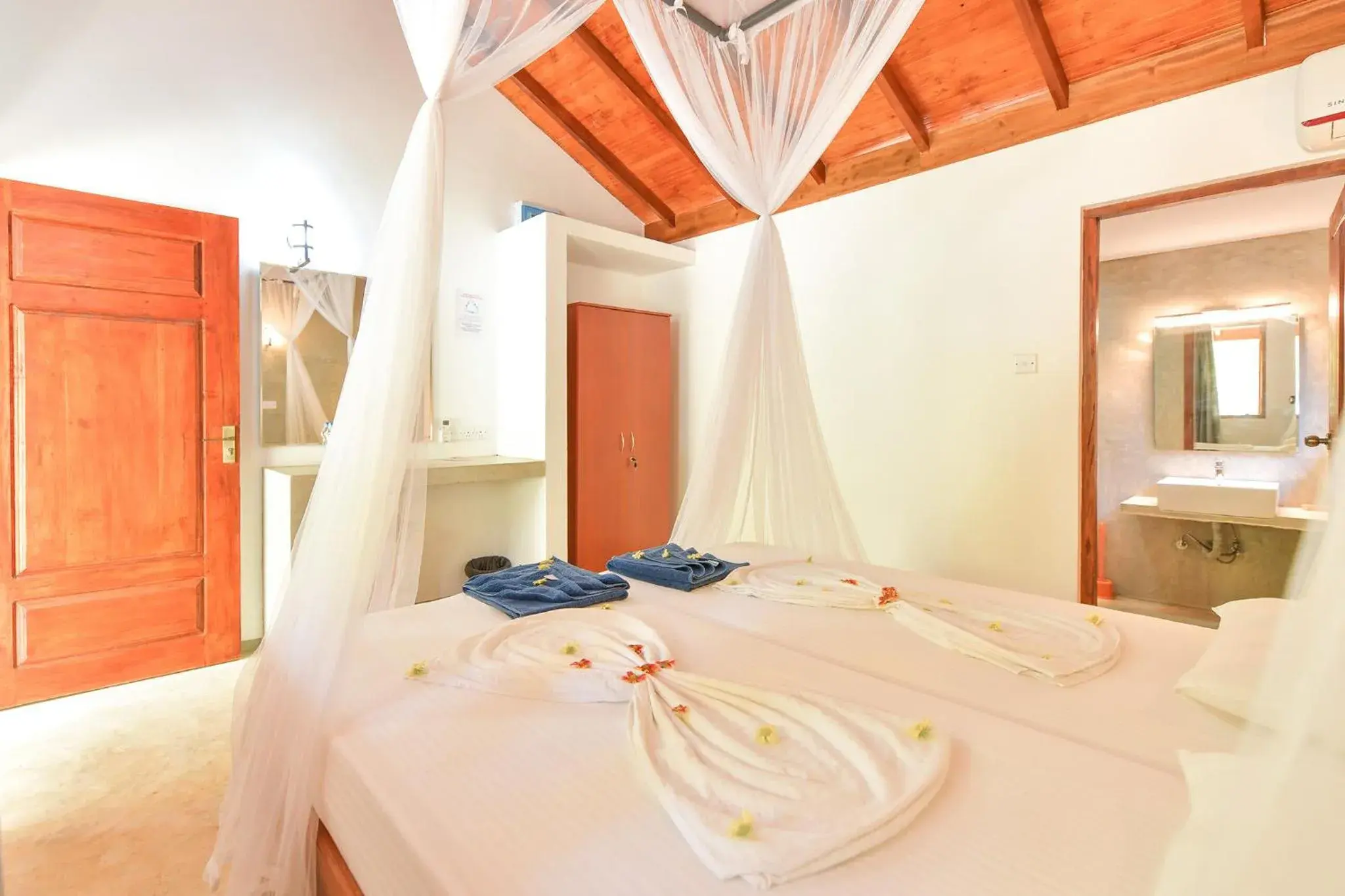 Double or Twin Room with Private Bathroom - single occupancy in De Silva Palm Resort Double or Twin Room with Private Bathroom - single occupancy in De Silva Palm Resort