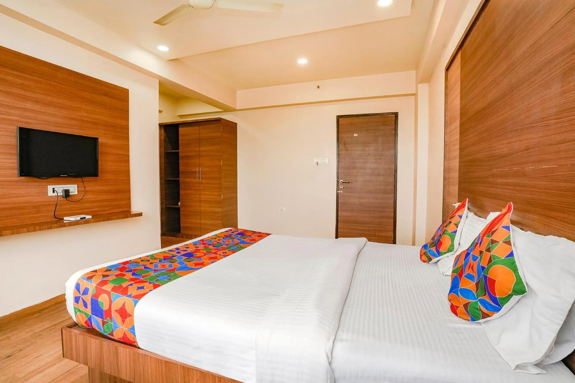 Communal lounge/ TV room in Hotel Mahadev Residency - Dapode, Bhiwandi