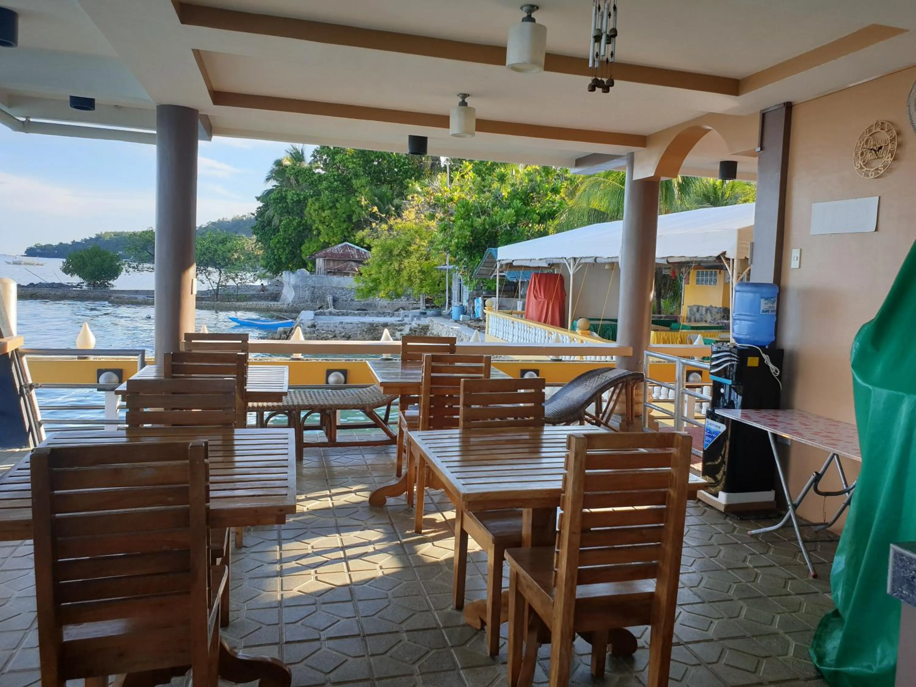 Restaurant/places to eat in L & M Hearthstones Lodge