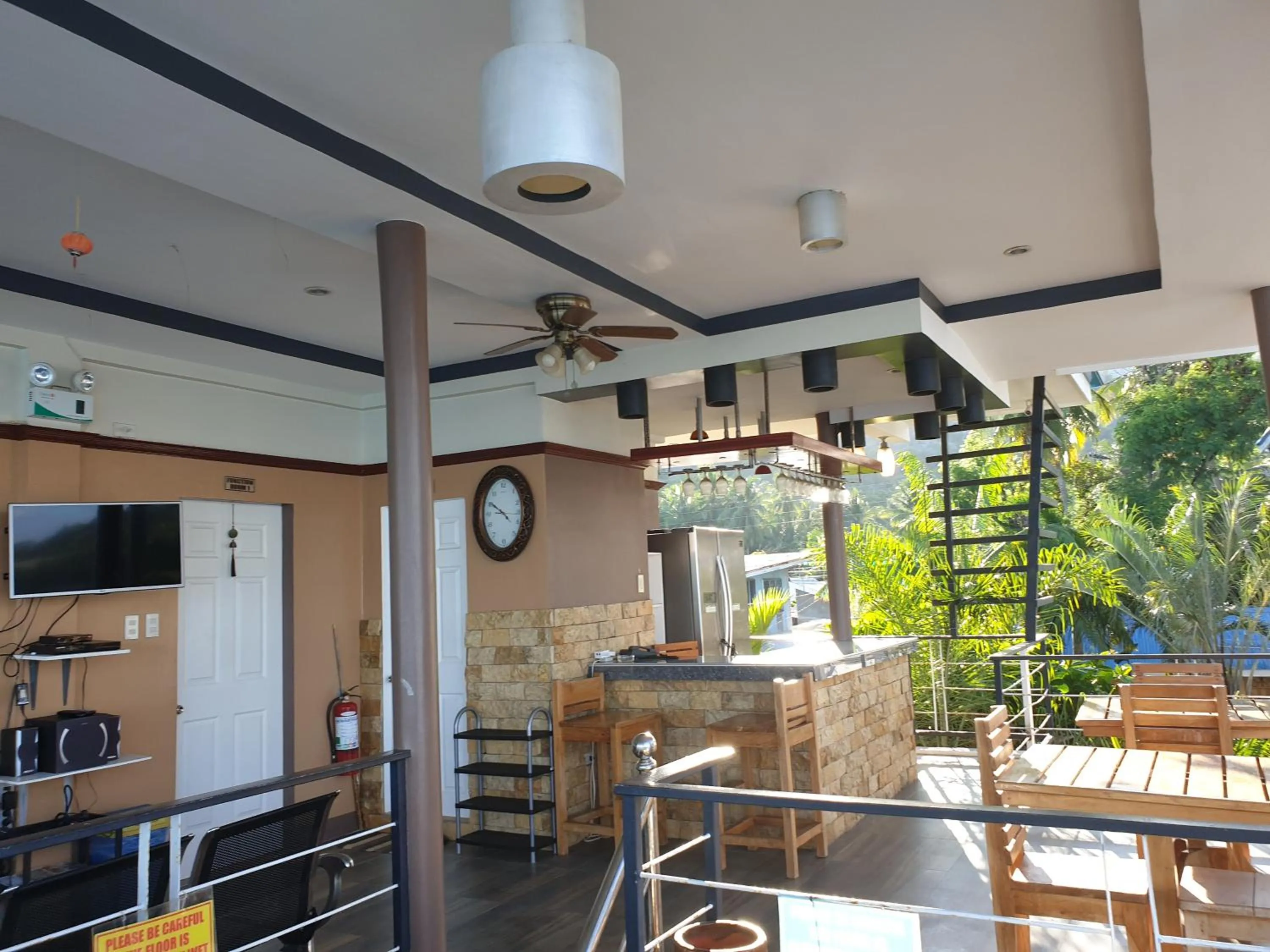 Restaurant/places to eat in L & M Hearthstones Lodge