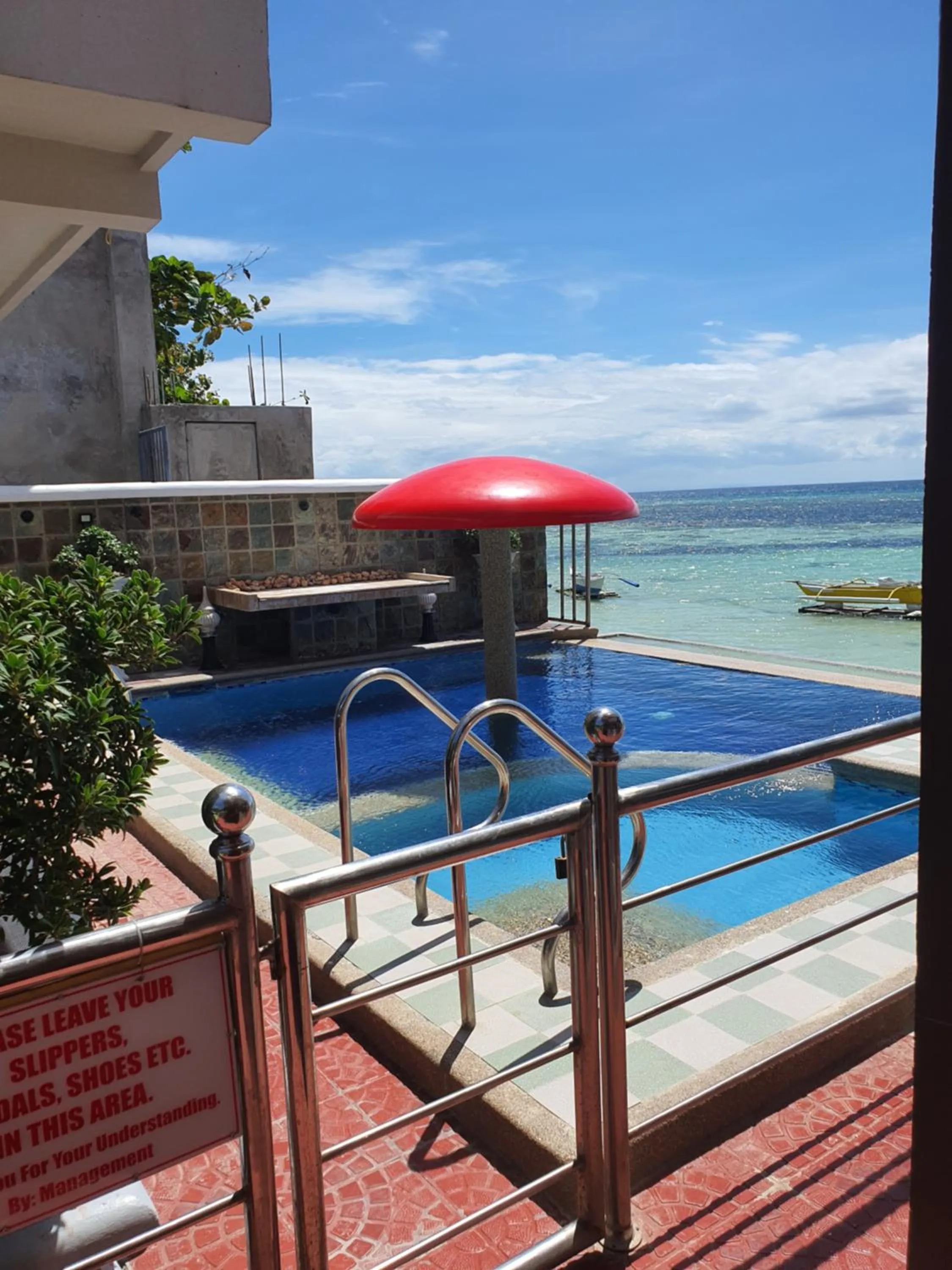 Beach in L & M Hearthstones Lodge