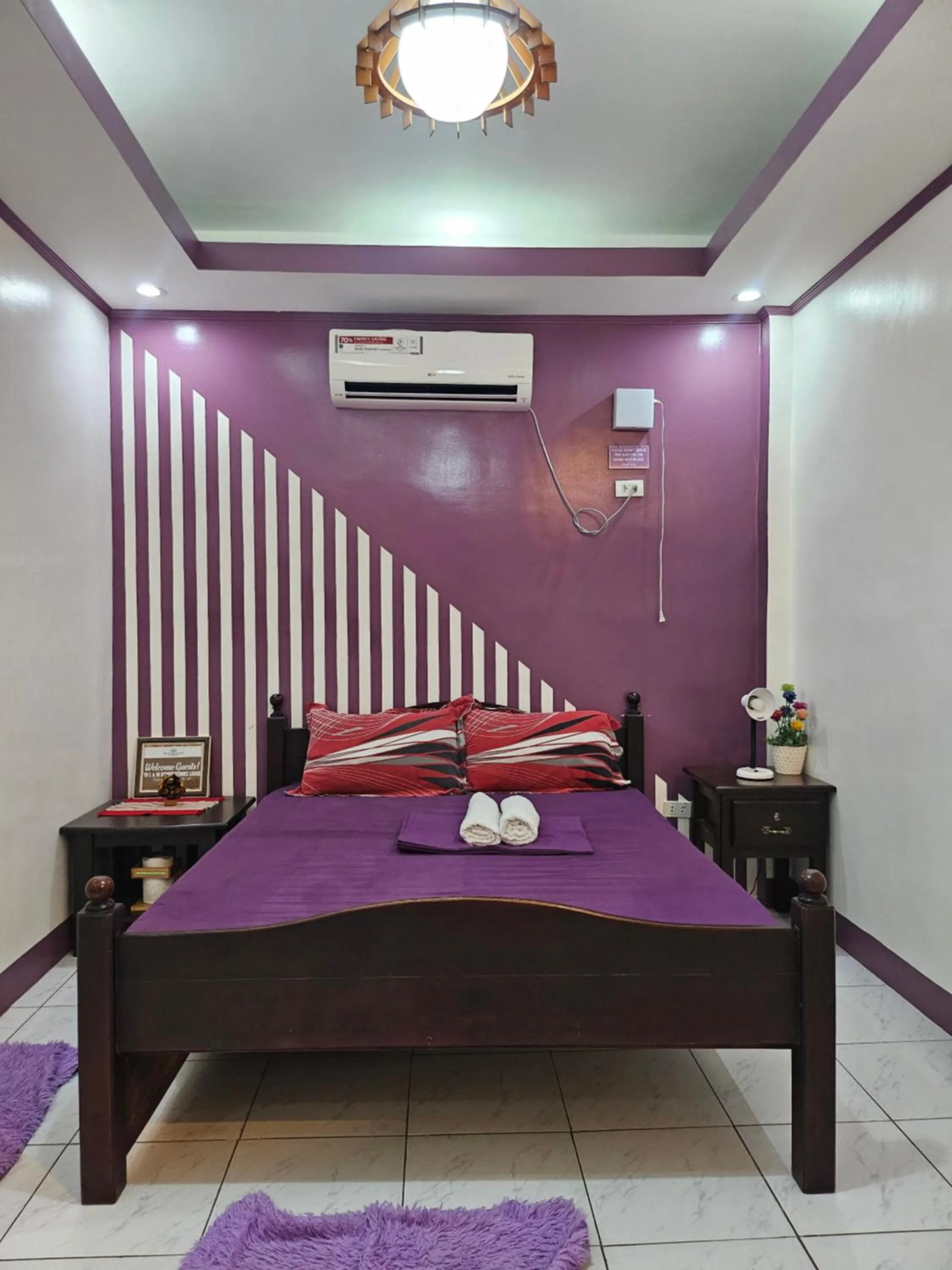 Bed in L & M Hearthstones Lodge