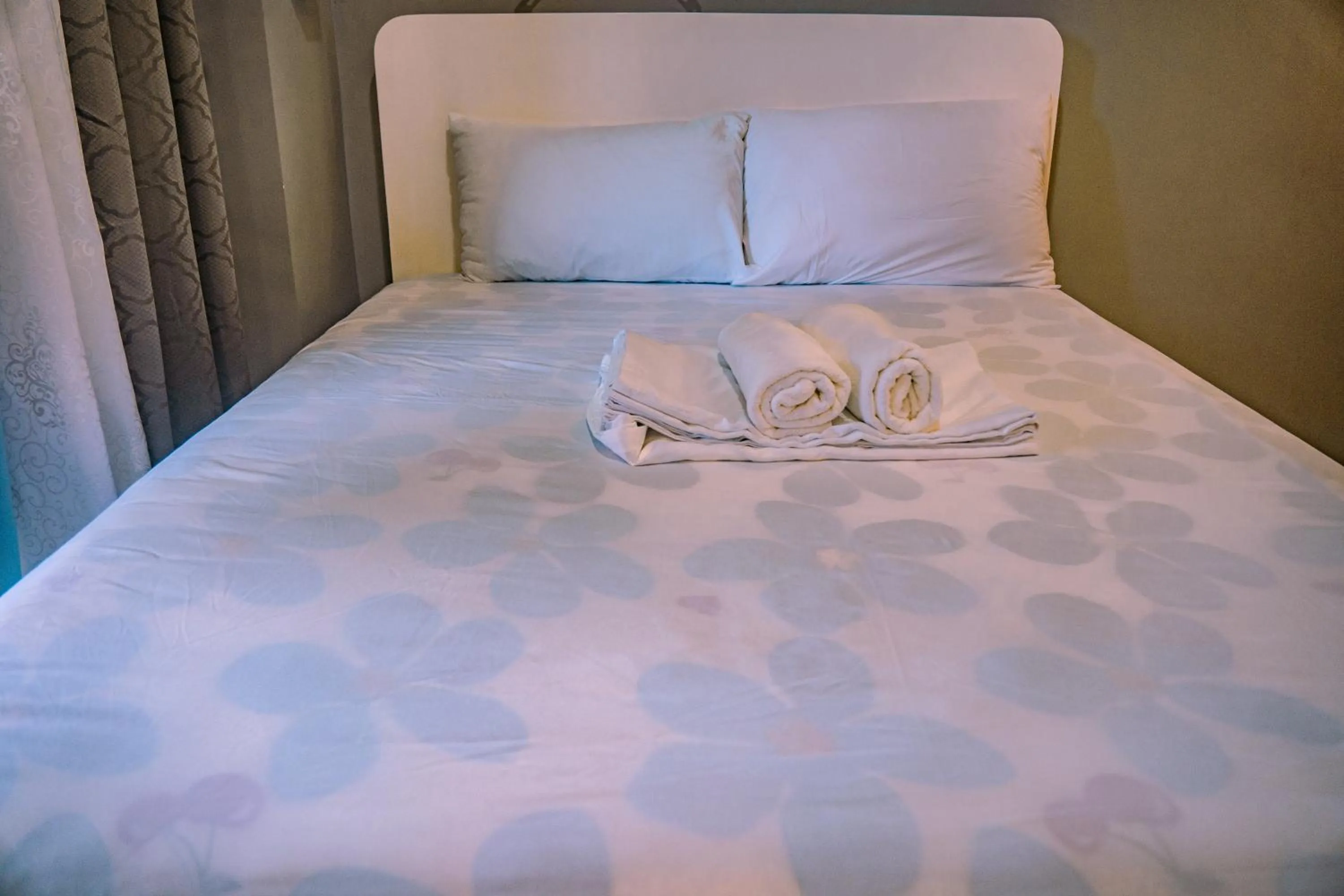 Bed in L & M Hearthstones Lodge