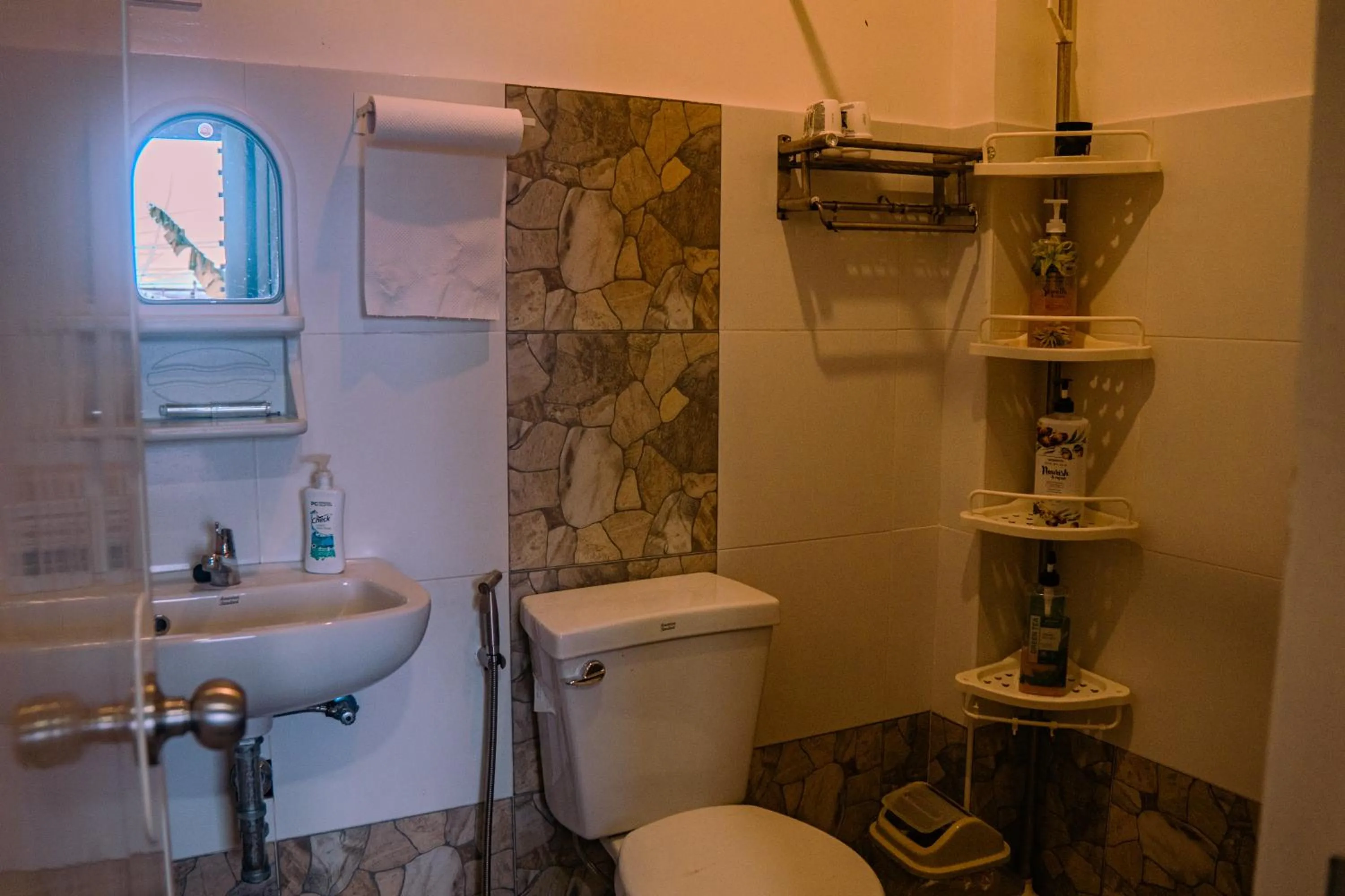 L & M Hearthstones Lodge