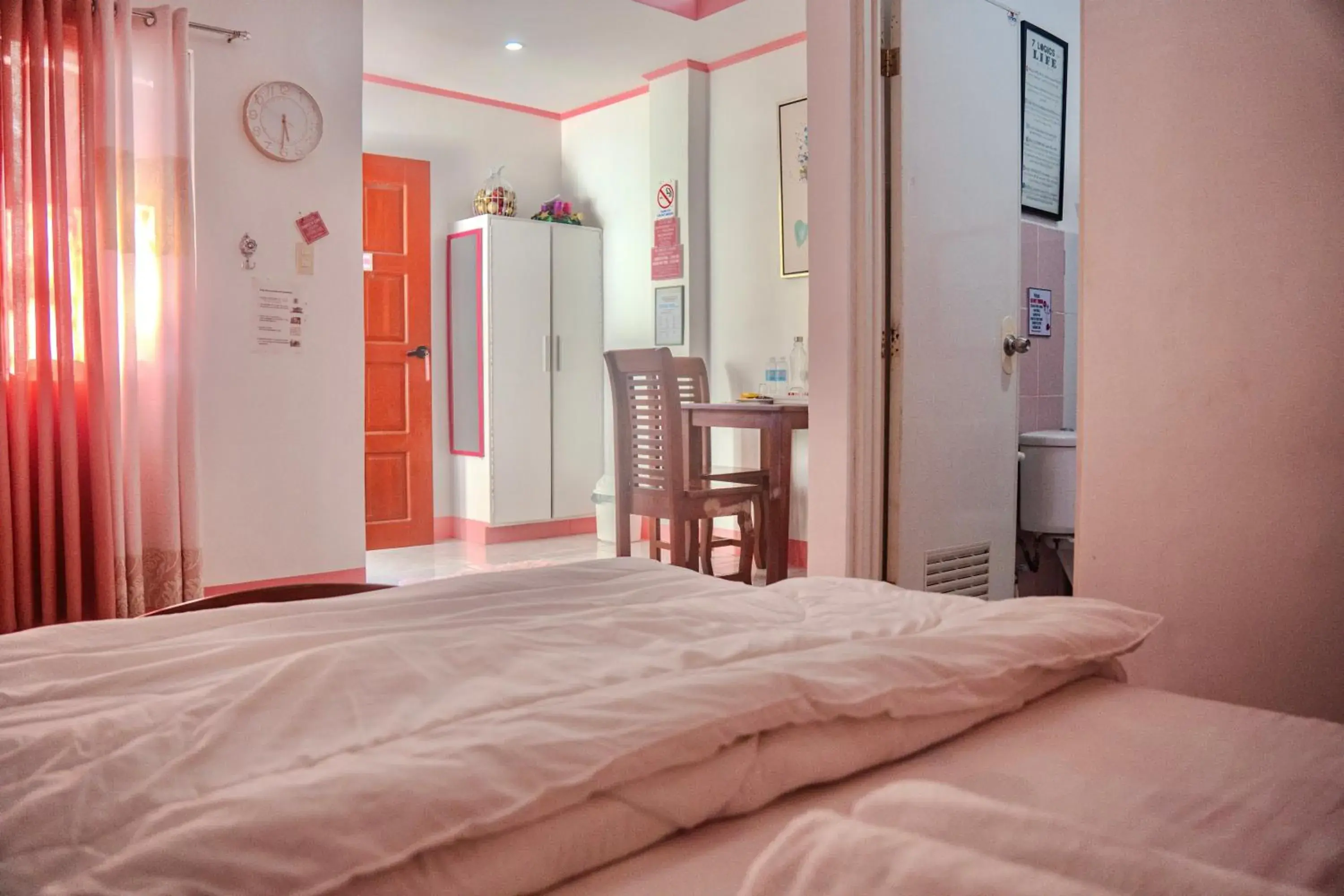 Deluxe Double Room - single occupancy in L & M Hearthstones Lodge Deluxe Double Room - single occupancy in L & M Hearthstones Lodge