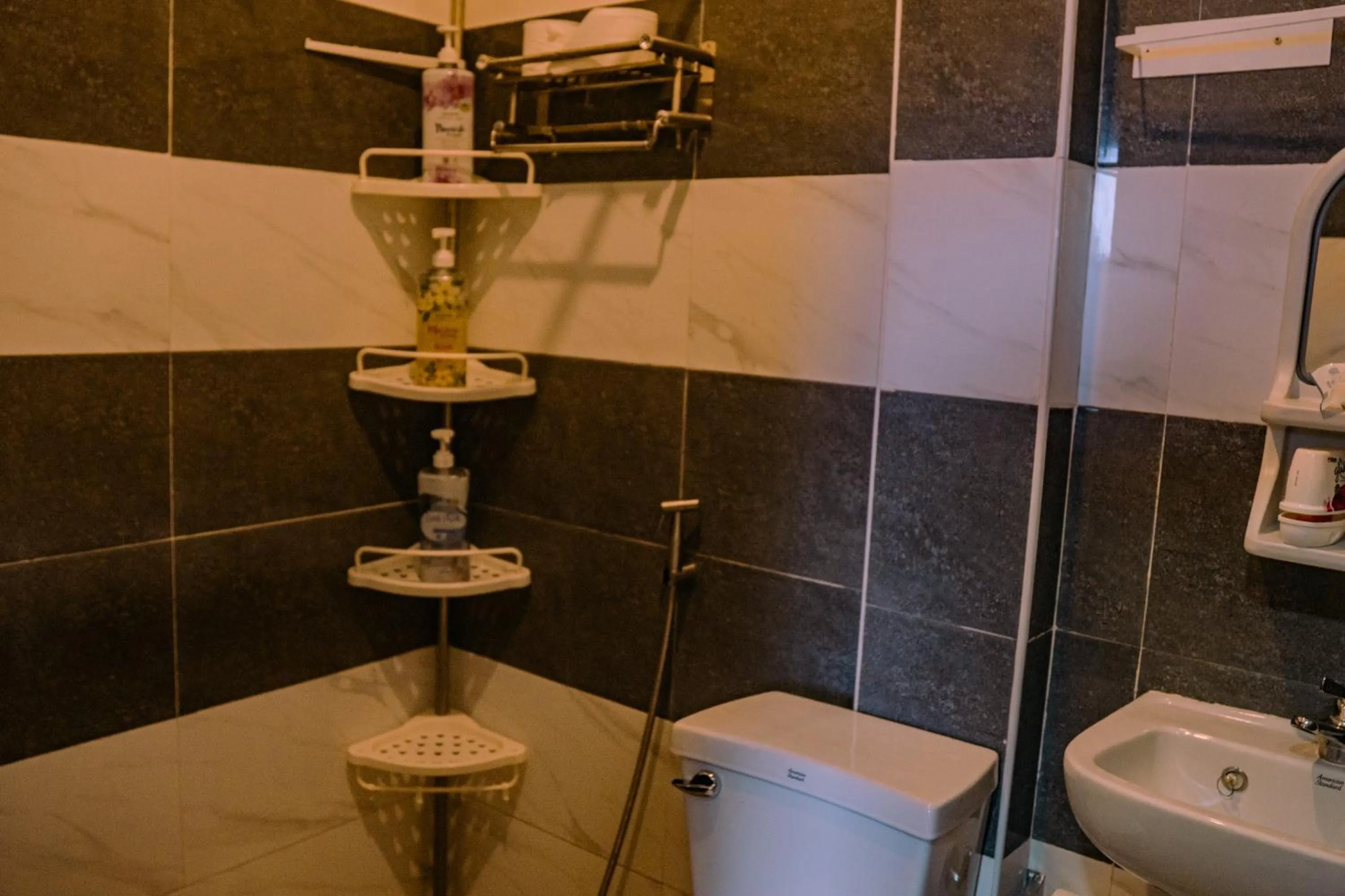 L & M Hearthstones Lodge