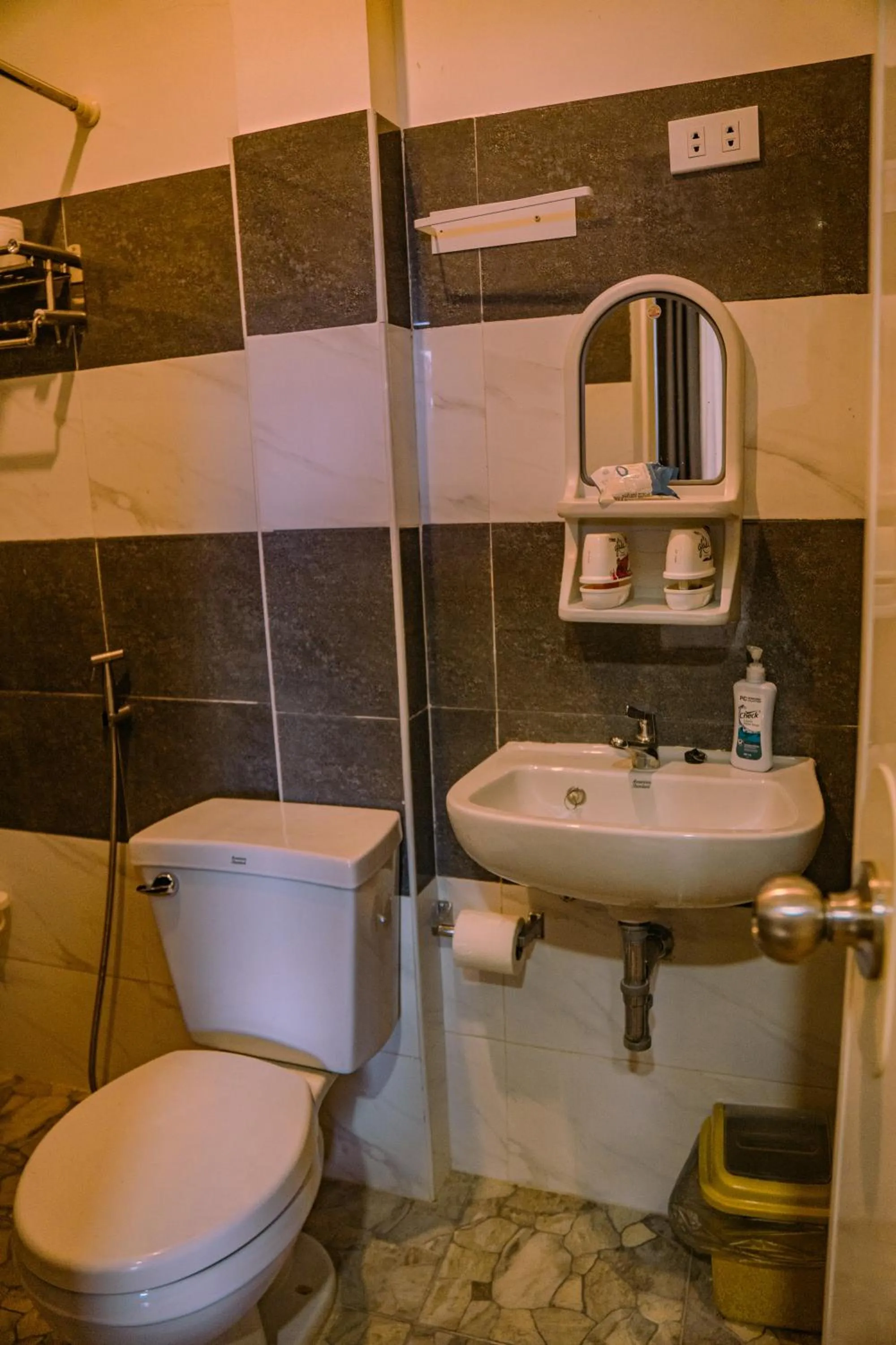 L & M Hearthstones Lodge