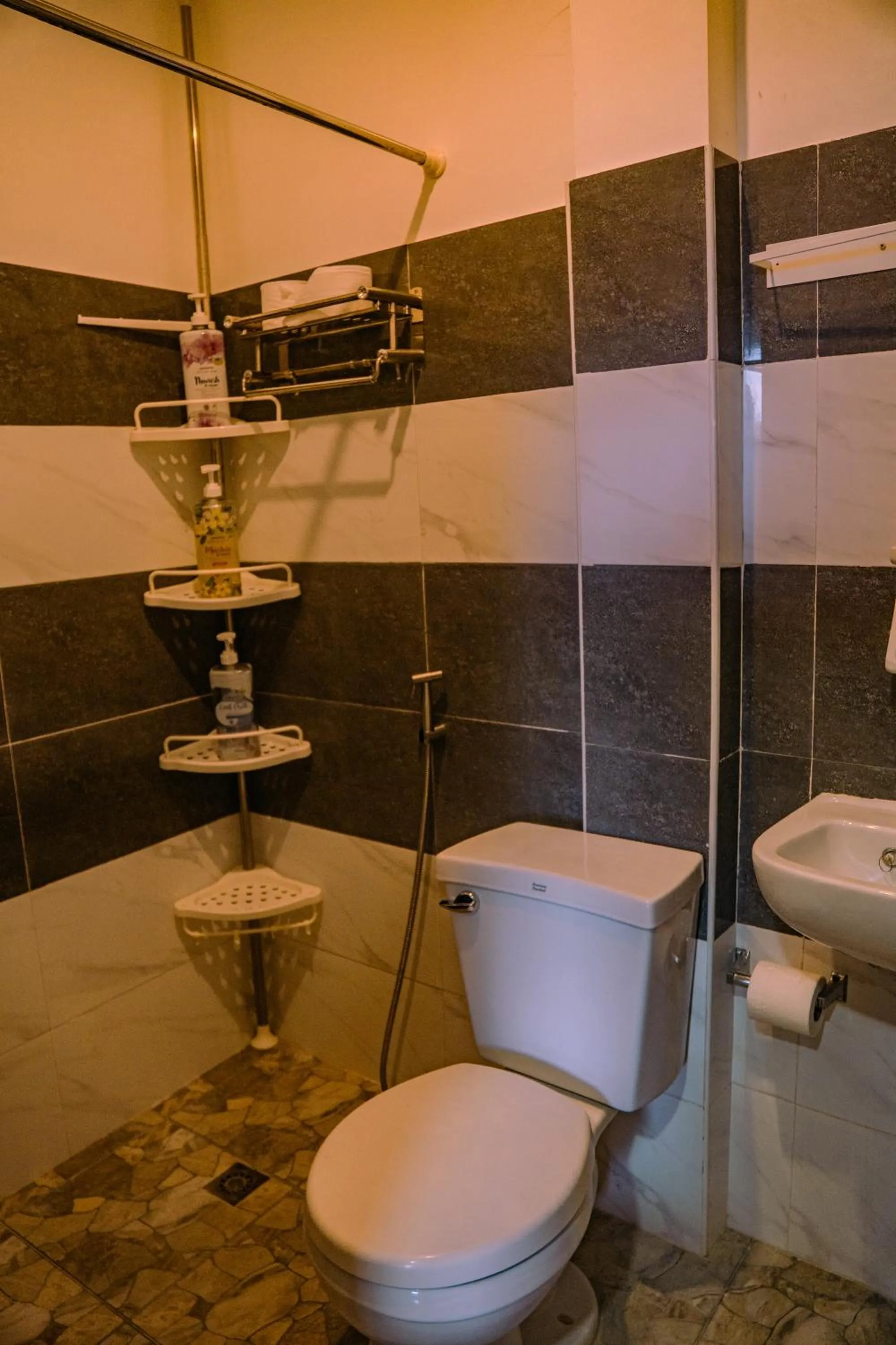 L & M Hearthstones Lodge