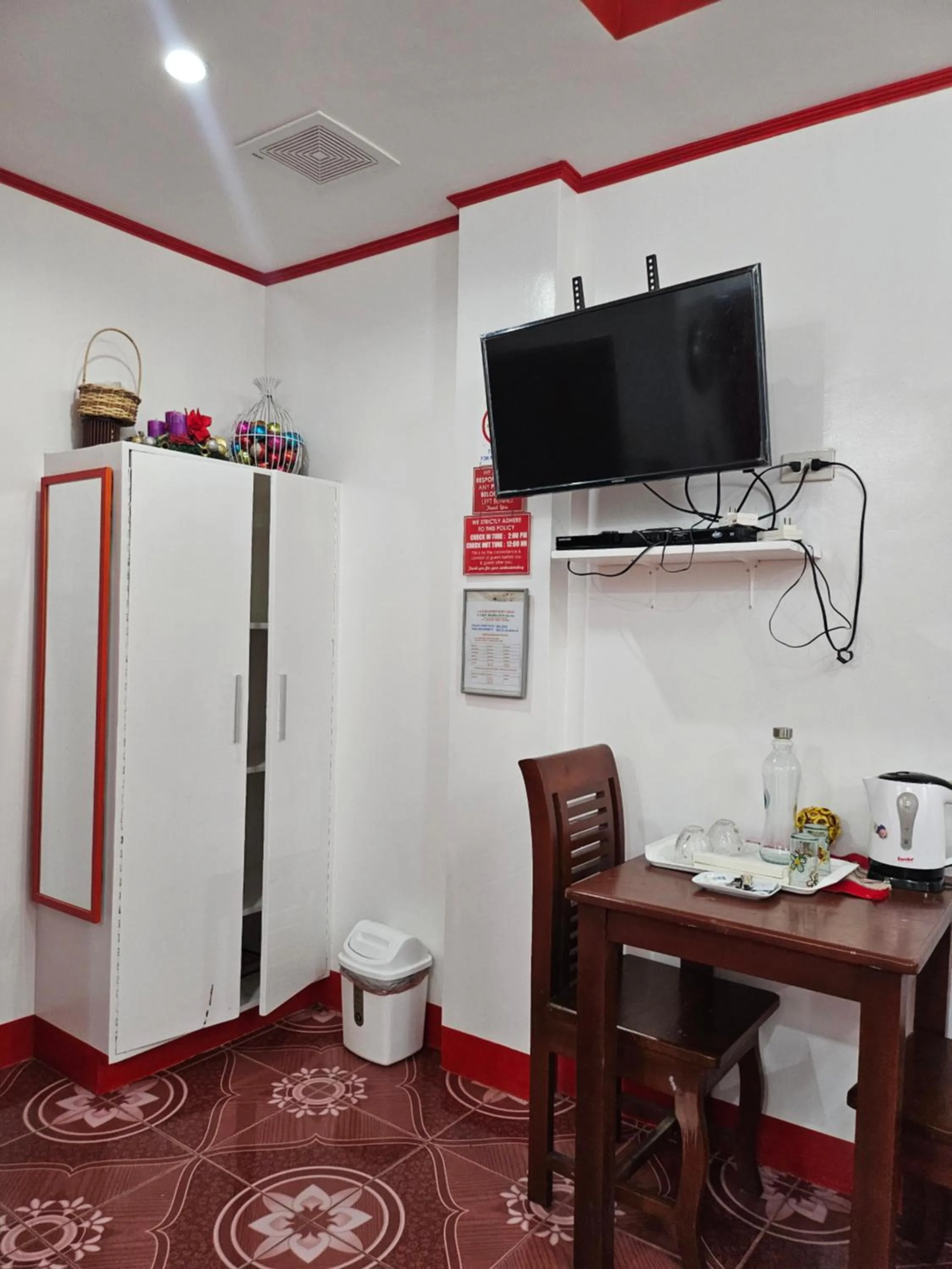 L & M Hearthstones Lodge