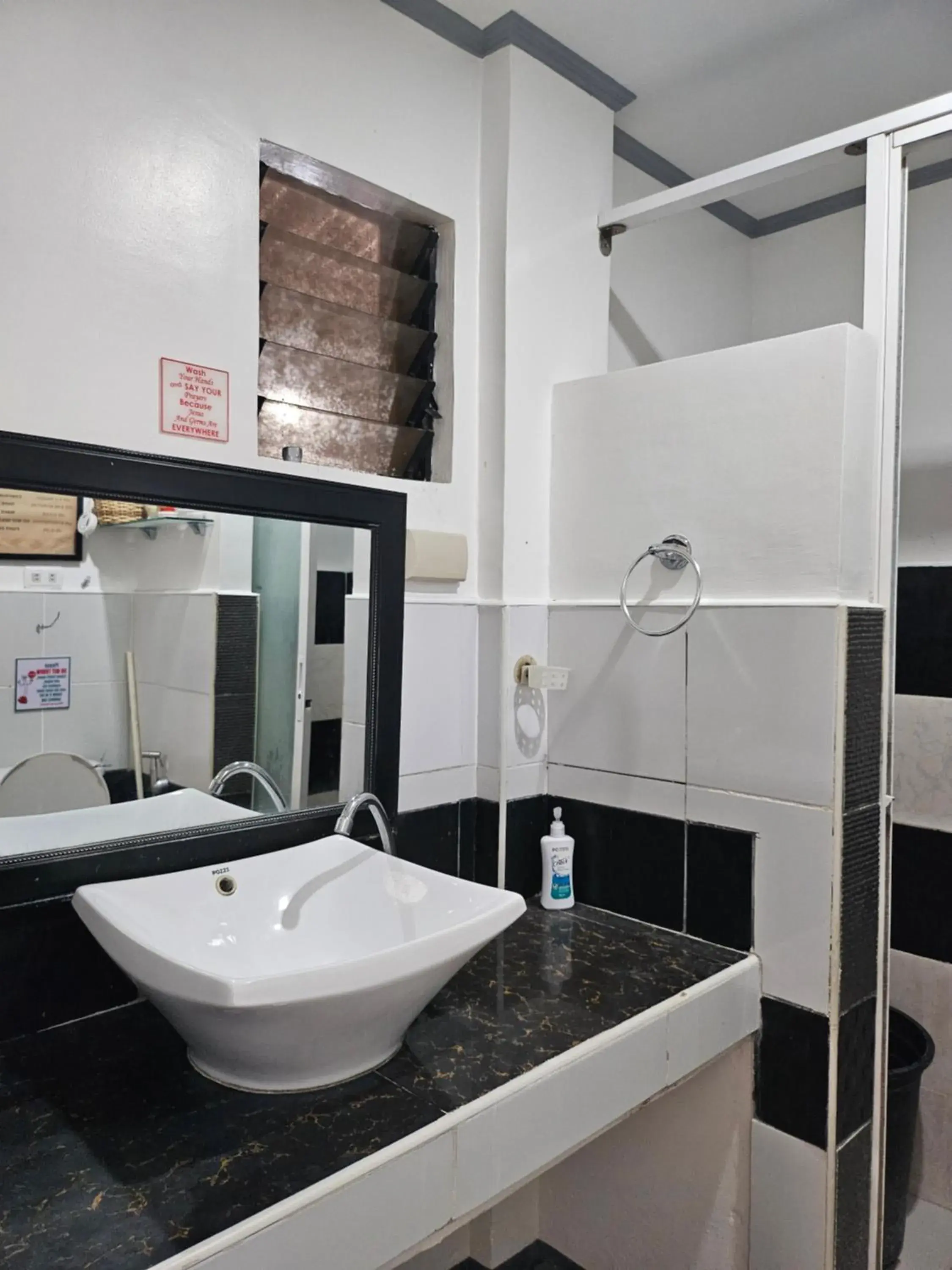 Family Room with Garden View in L & M Hearthstones Lodge Family Room with Garden View in L & M Hearthstones Lodge