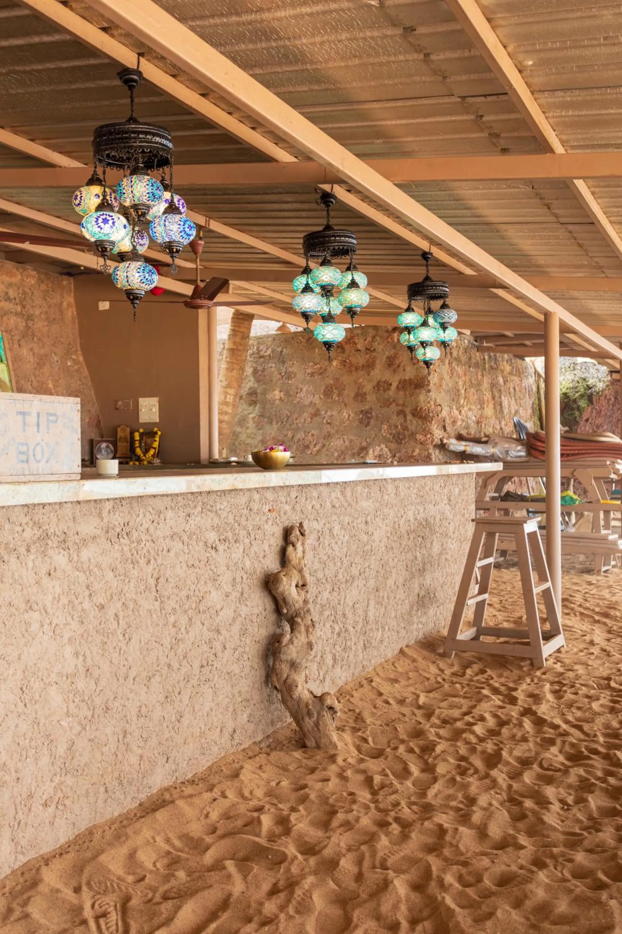 Restaurant/places to eat in Dwarka Beach Resort Goa