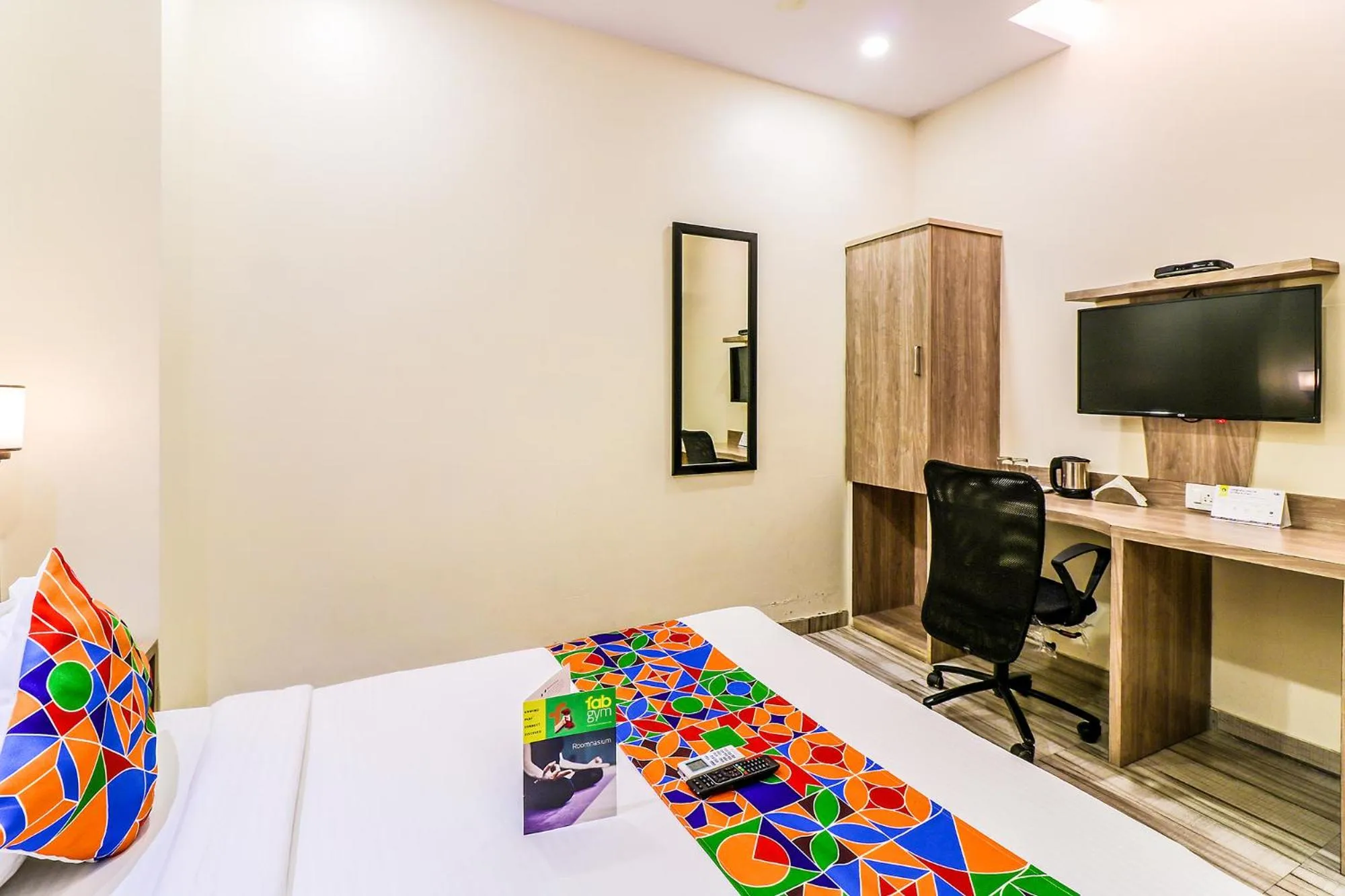 Bedroom, Bed in FabHotel Aksa International - Nr Mumbai International Airport