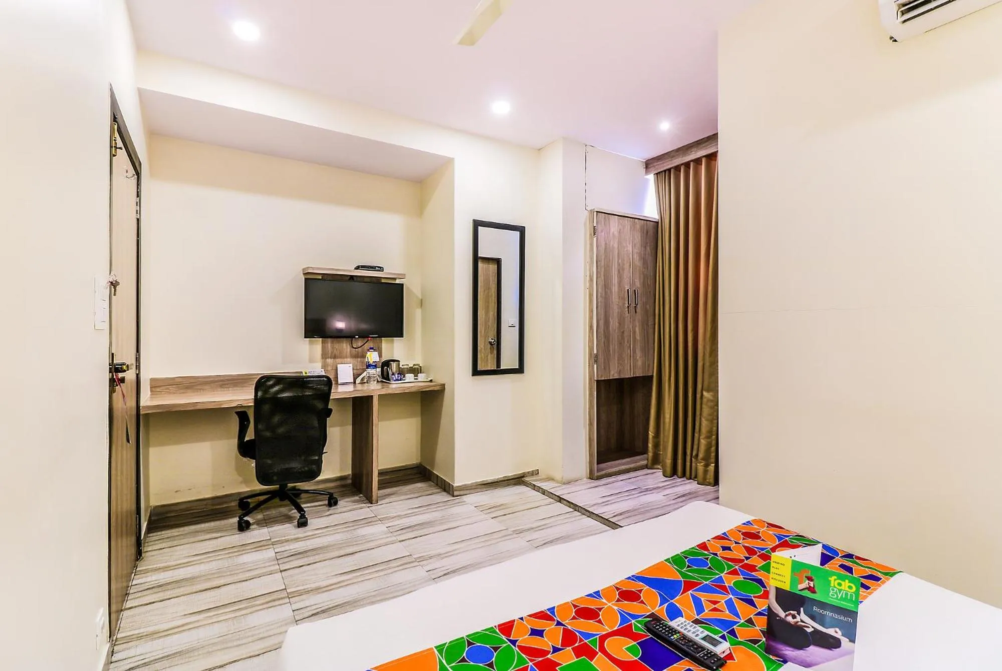 Bedroom, Bed in FabHotel Aksa International - Nr Mumbai International Airport