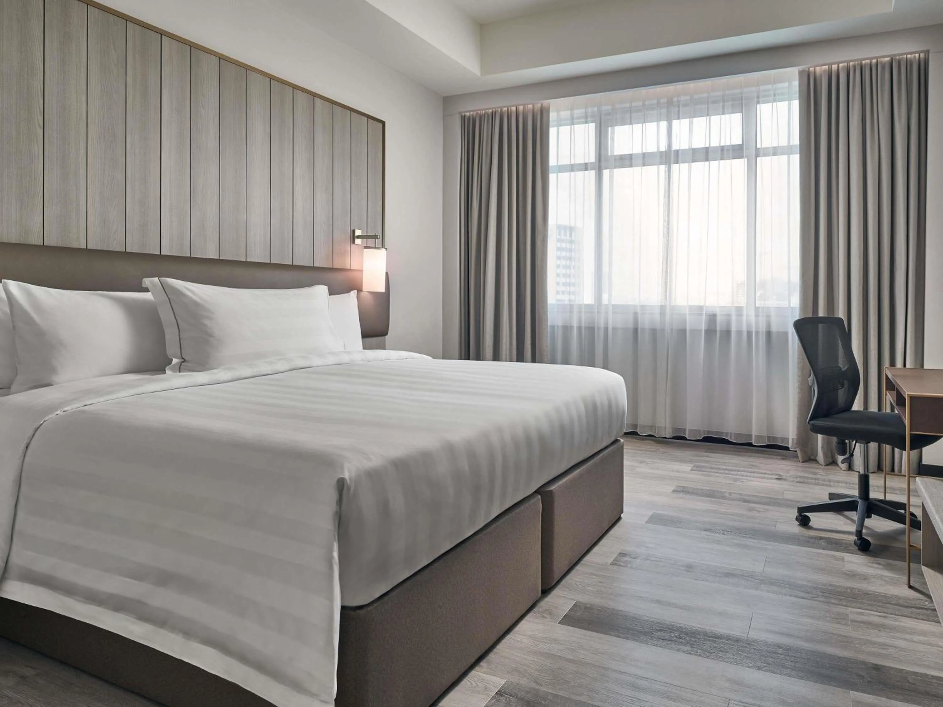 Bedroom, Bed in Novotel Singapore on Kitchener