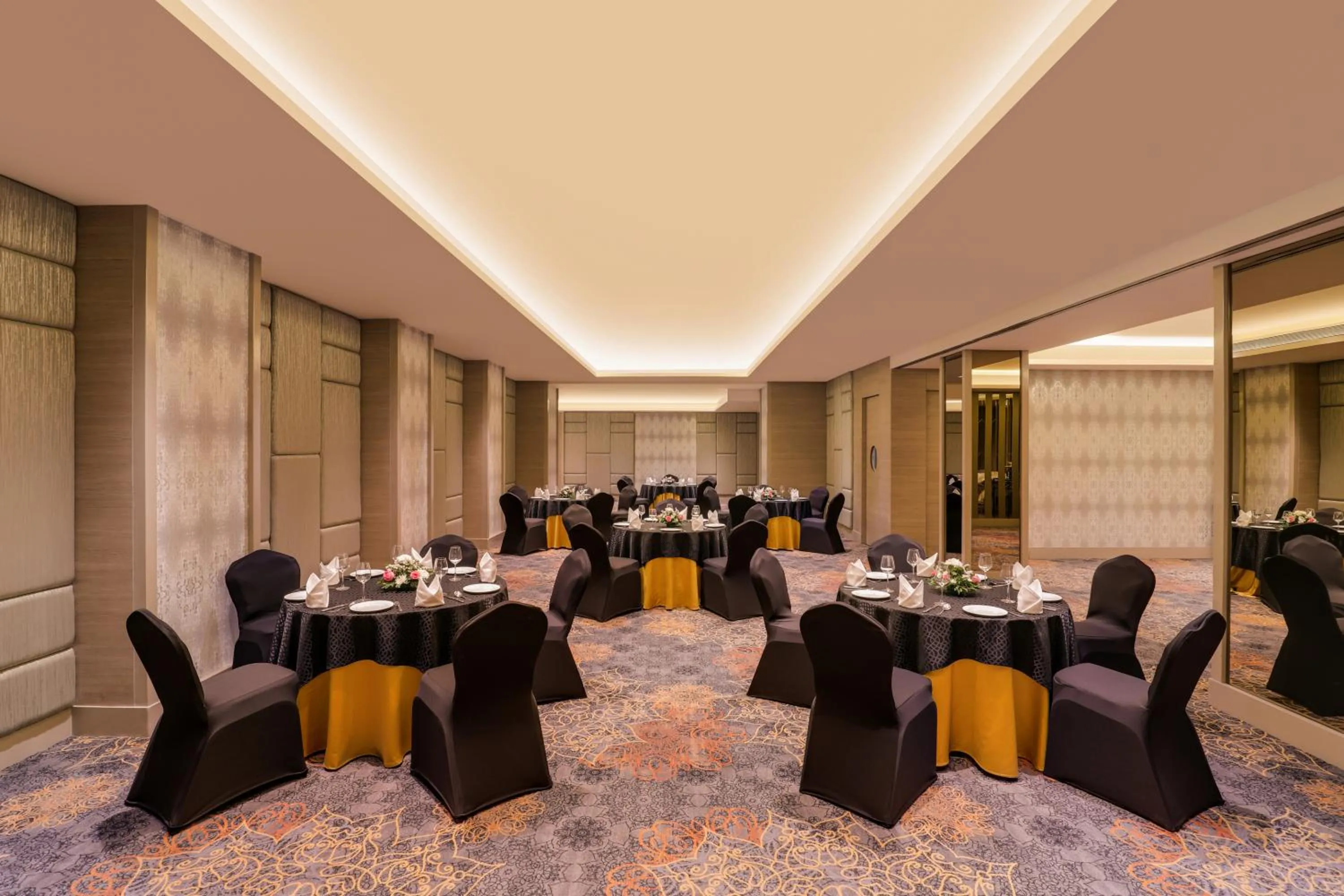 Banquet/Function facilities in Lemon Tree Premier, Malad, Mumbai