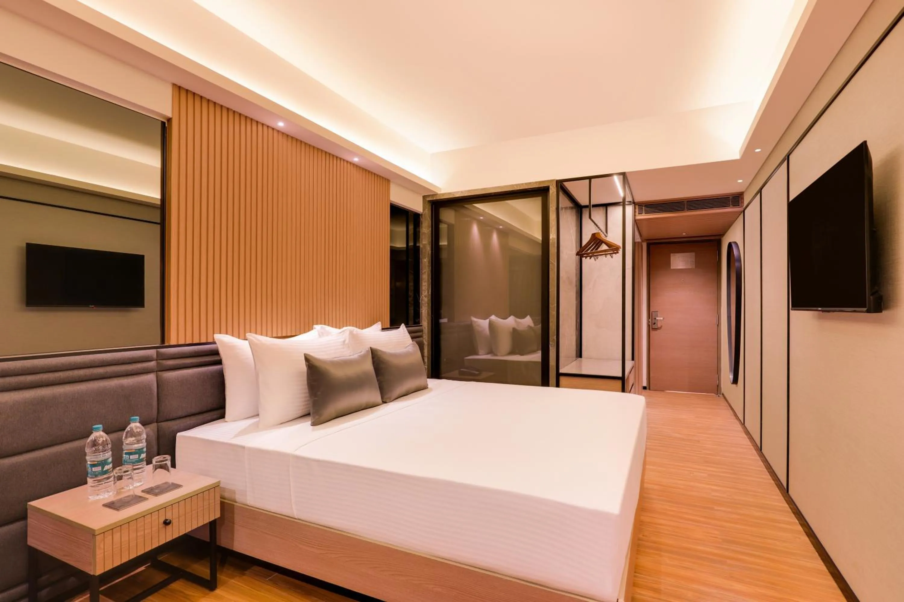 Bedroom, Bed in Lemon Tree Premier, Malad, Mumbai