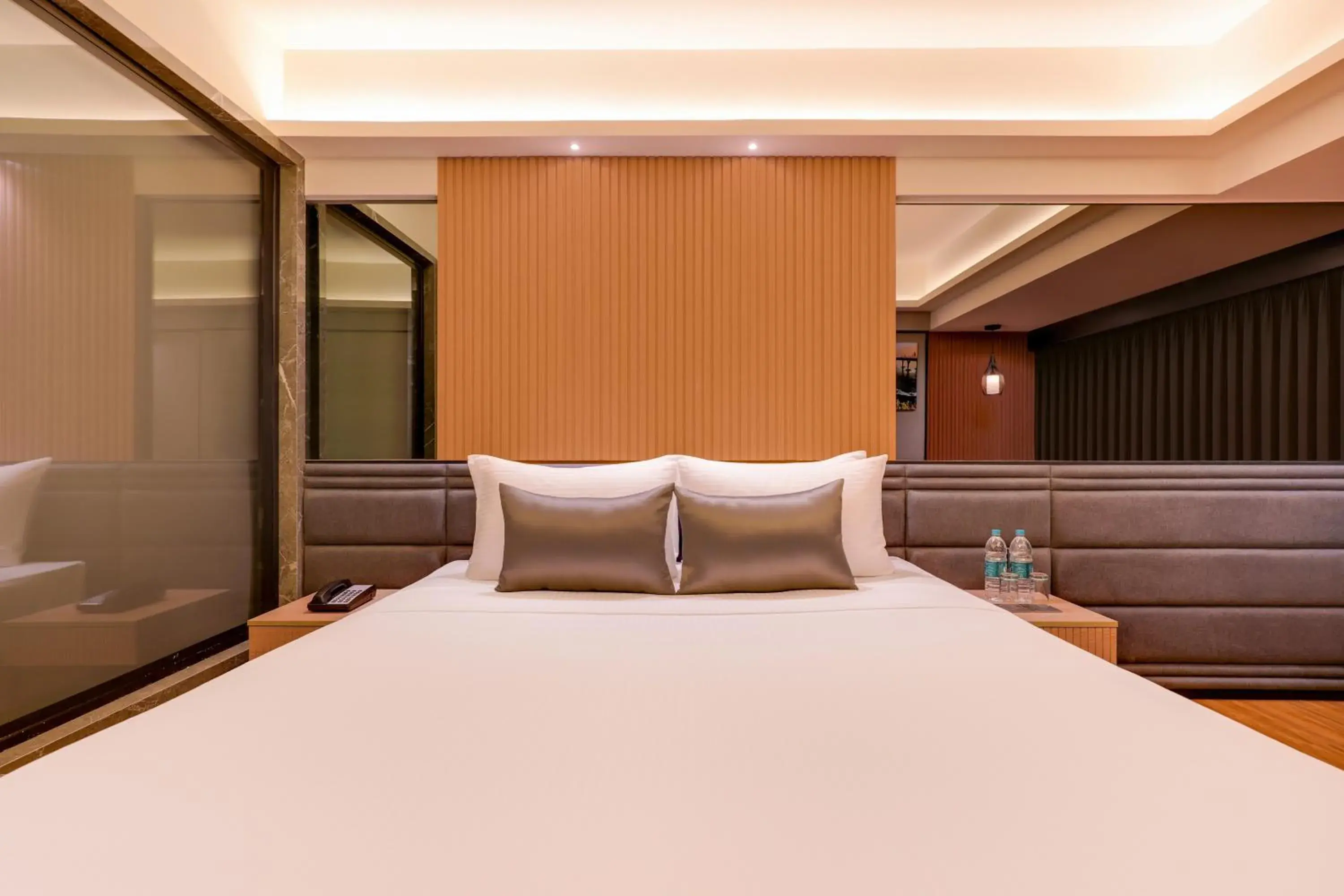 Deluxe King Room (10% Discount on Laundry service) in Lemon Tree Premier, Malad, Mumbai Deluxe King Room (10% Discount on Laundry service) in Lemon Tree Premier, Malad, Mumbai