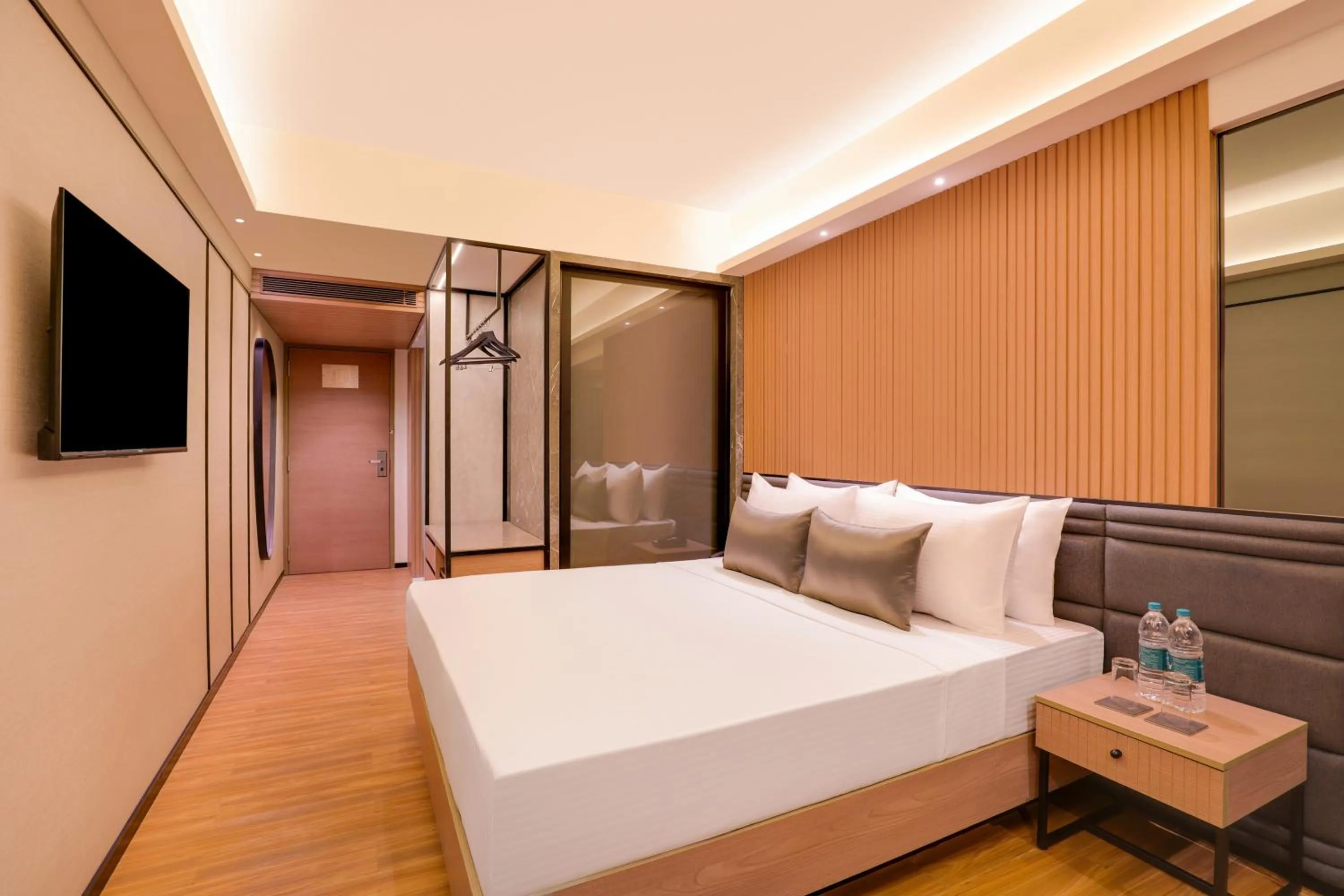 Bedroom, Bed in Lemon Tree Premier, Malad, Mumbai