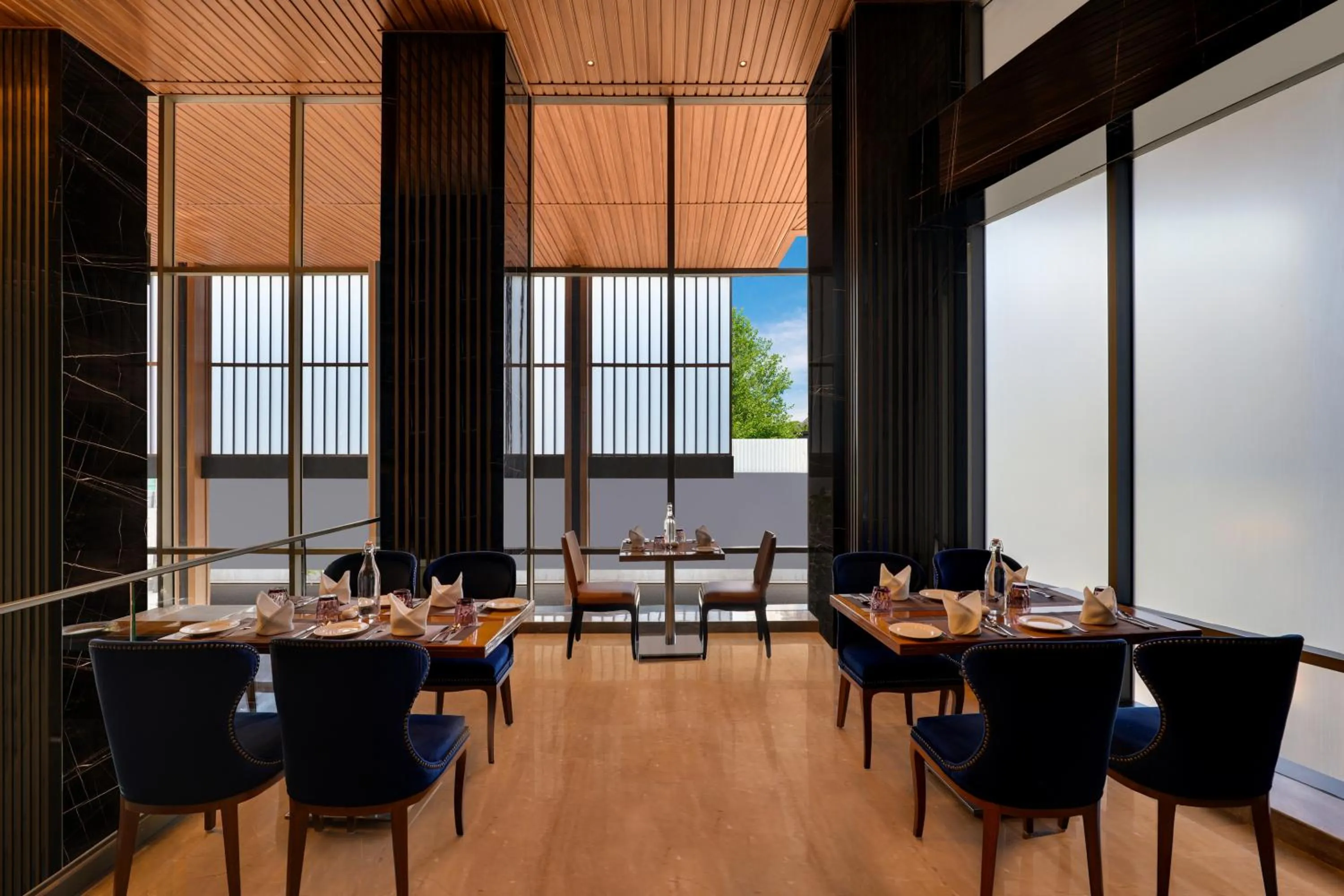 Restaurant/places to eat in Lemon Tree Premier, Malad, Mumbai