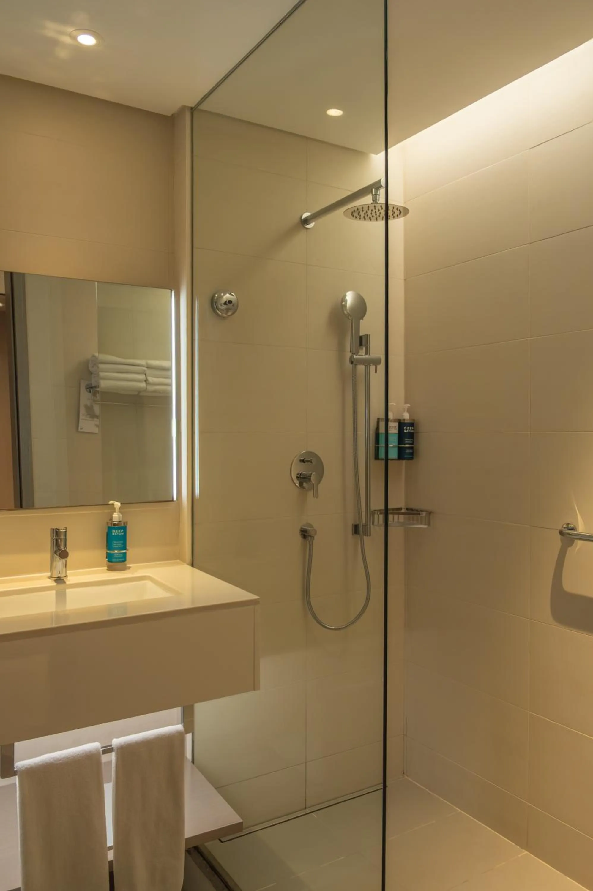 Shower in Novotel Muscat Airport