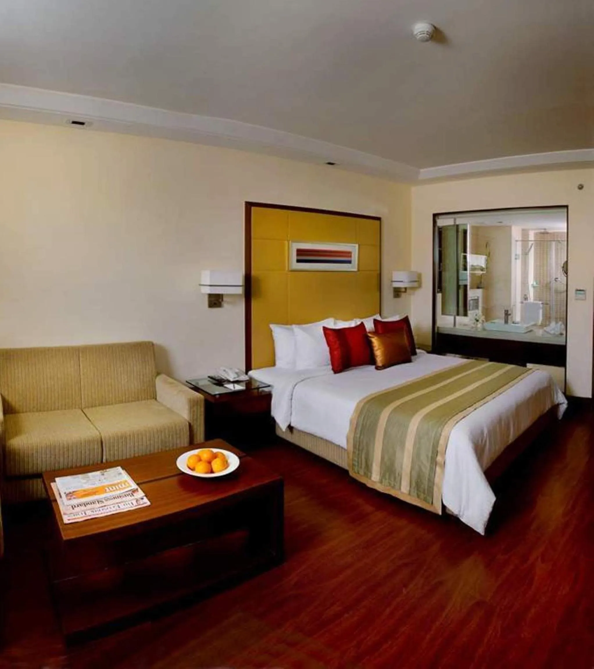 Photo of the whole room, Bed in Park Inn Gurgaon