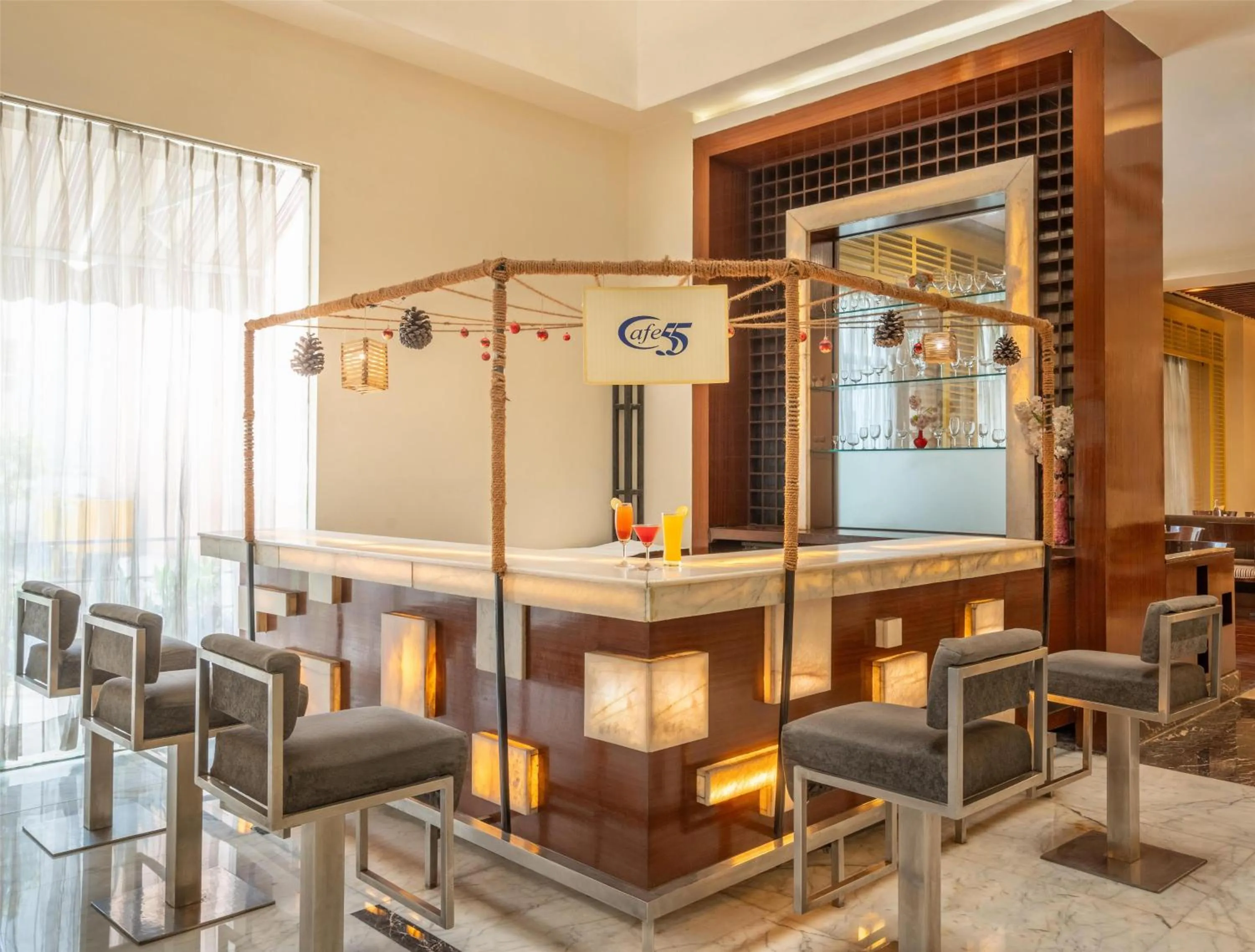 Lounge or bar in Park Inn Gurgaon