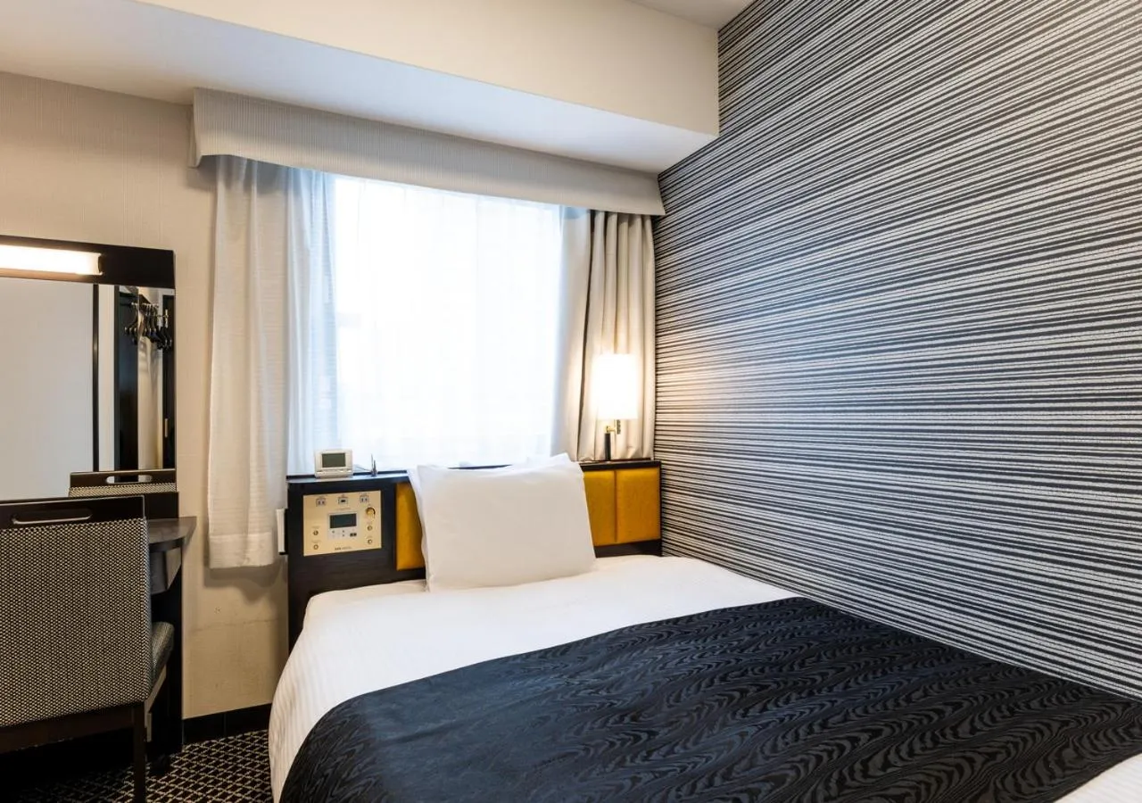 Photo of the whole room, Bed in APA Hotel Midosuji Honmachi Ekihigashi