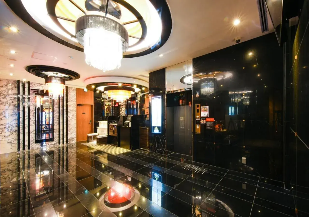 Lobby or reception in APA Hotel Midosuji Honmachi Ekihigashi Lobby or reception in APA Hotel Midosuji Honmachi Ekihigashi