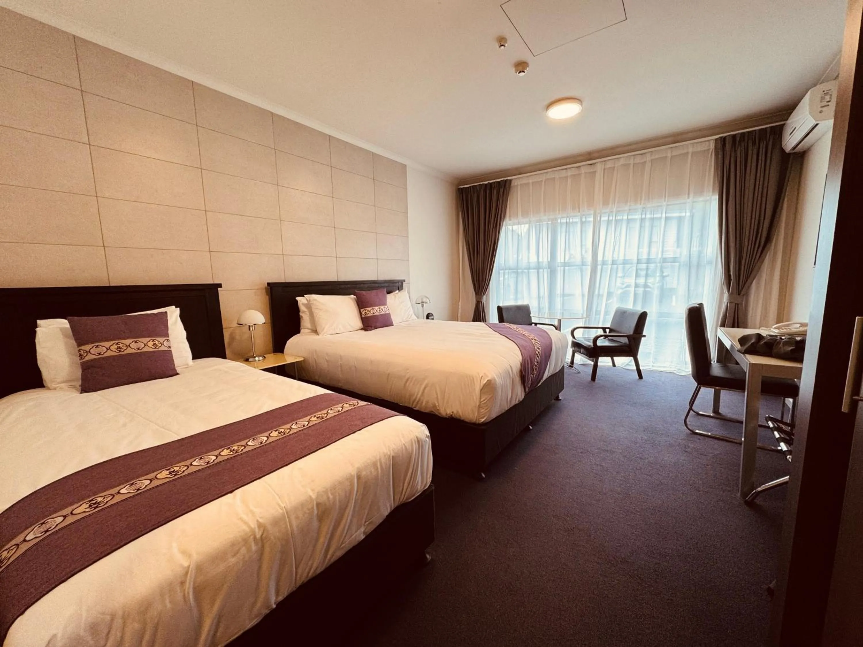 Bed in Amethyst Court Motor Lodge