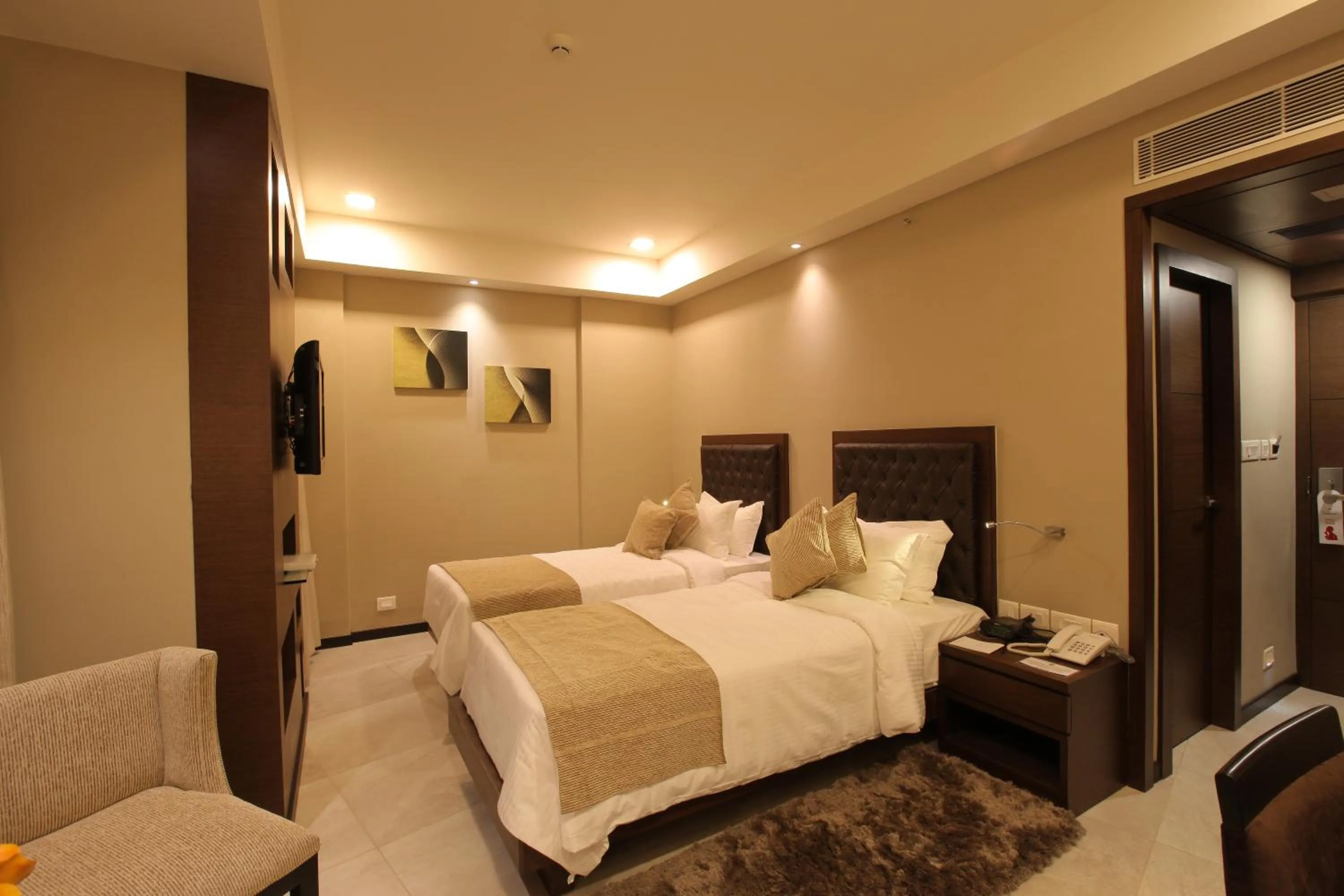 Decorative detail, Bed in Peerless Hotel Kolkata