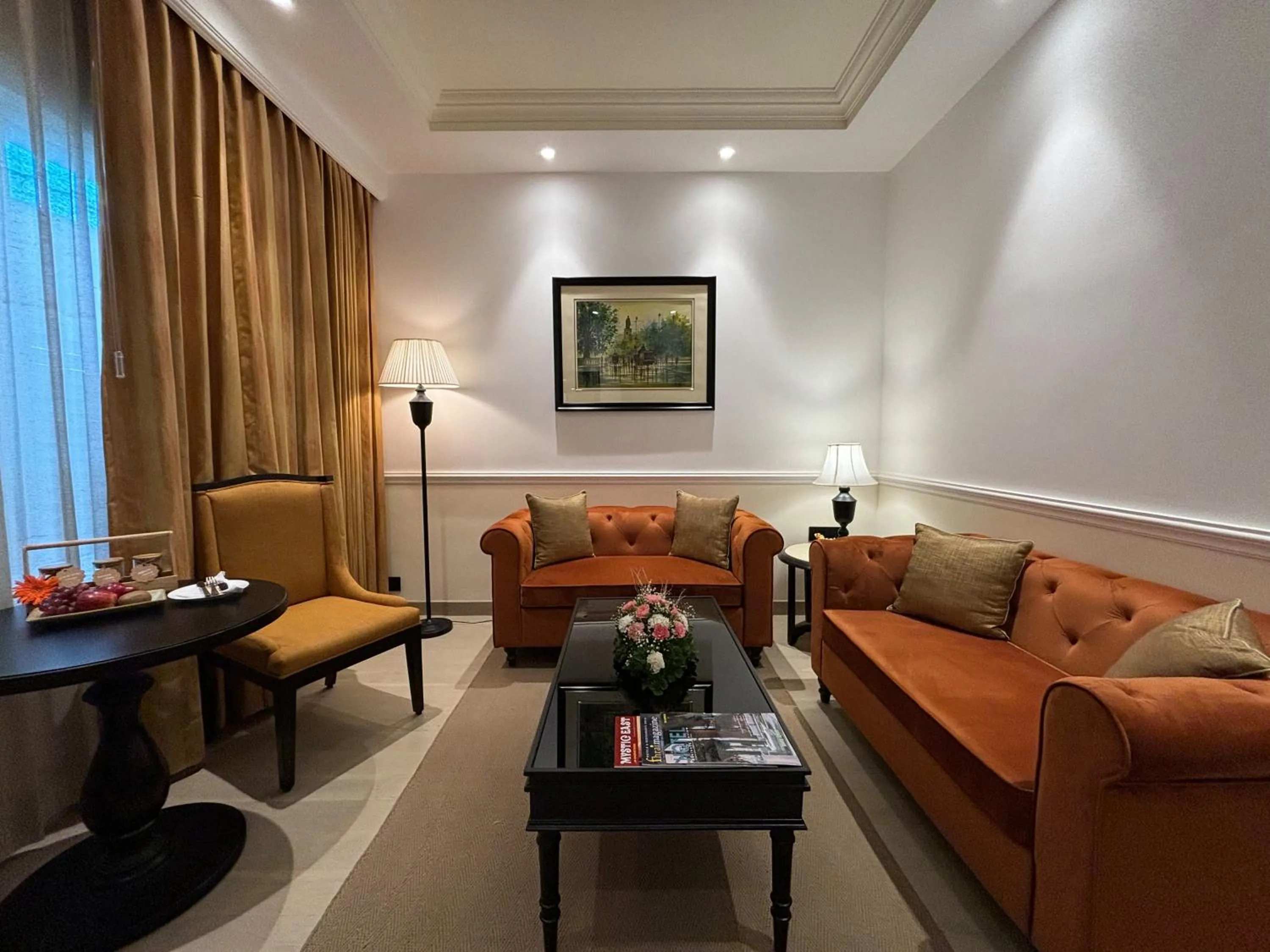 Living room in Peerless Hotel Kolkata