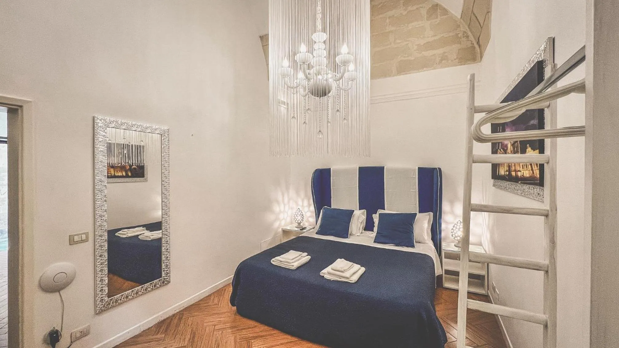 Photo of the whole room, Bed in Cadelli Luxury Suite & Apartments