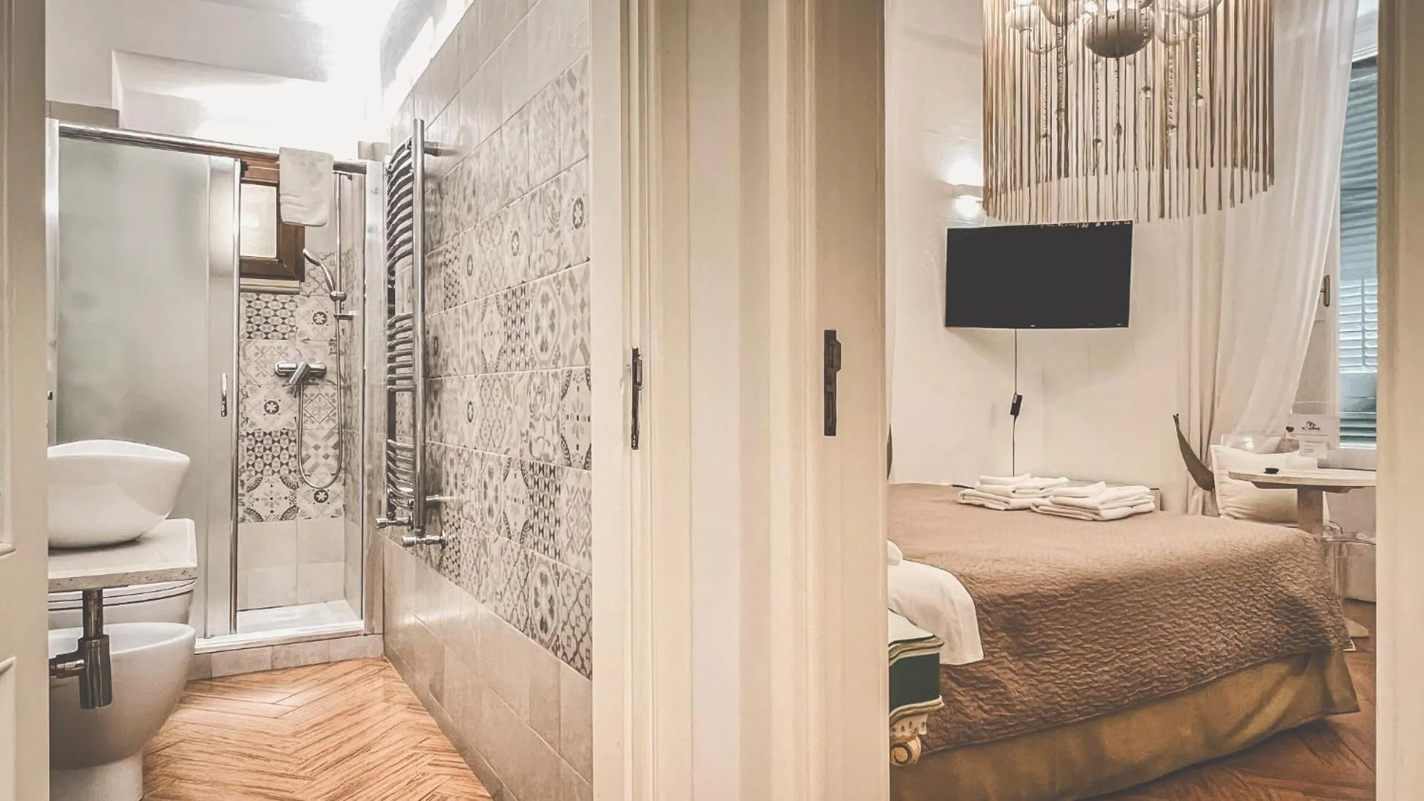 Bathroom, Bed in Cadelli Luxury Suite & Apartments