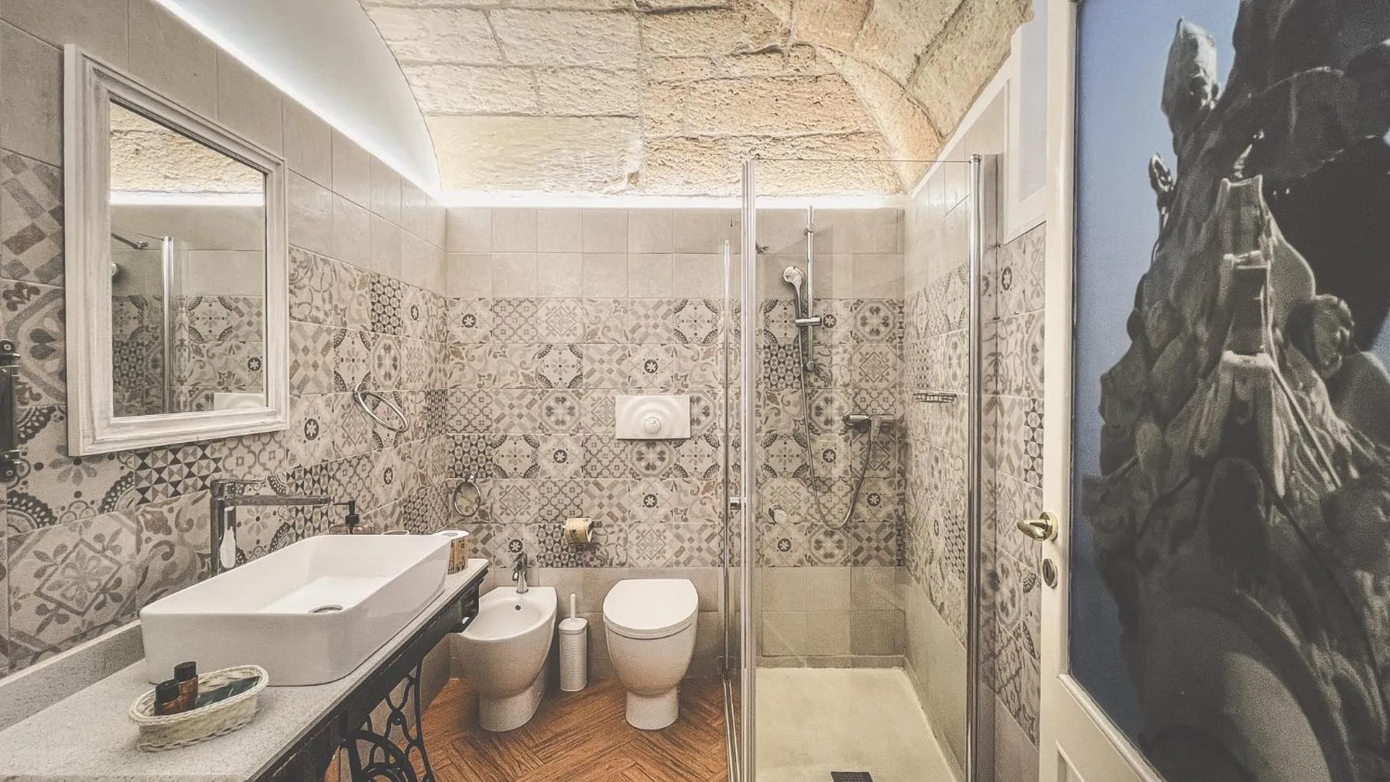 Shower in Cadelli Luxury Suite & Apartments